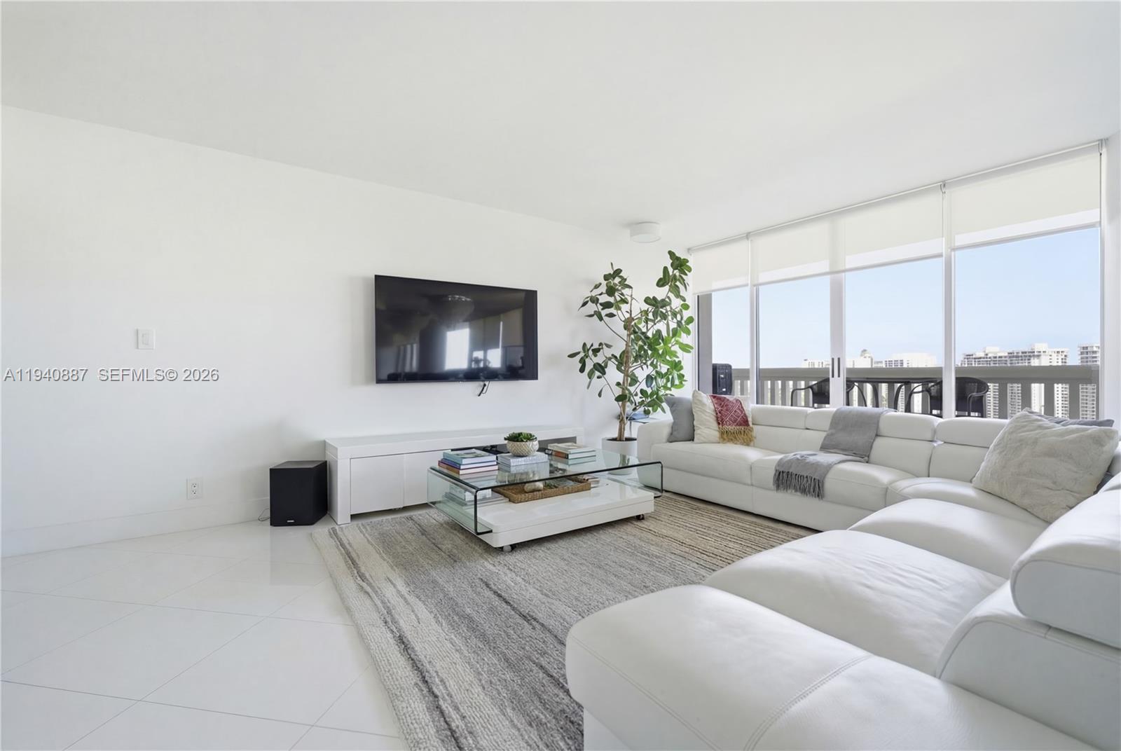 1000 W Island Blvd # 2806, Aventura FL 33160 photo 2