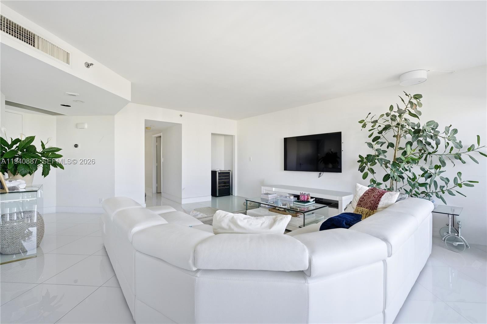 1000 W Island Blvd # 2806, Aventura FL 33160 photo 3