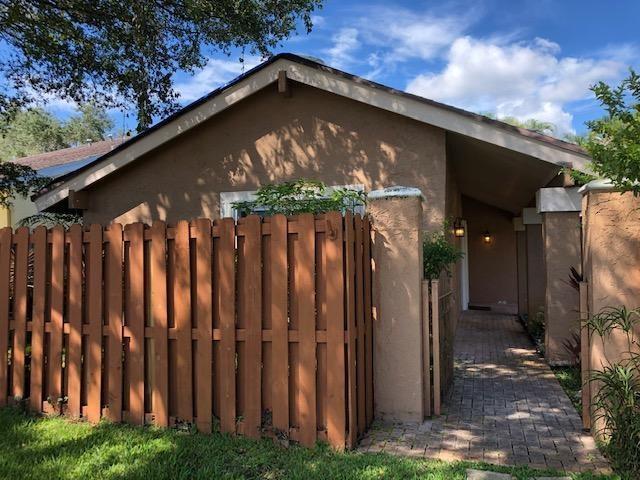 60 Forest Circle, Cooper City FL 33026