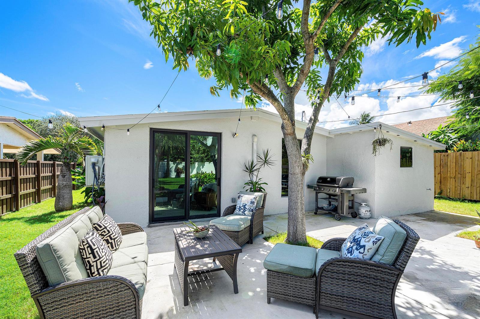 363 Glouchester Street, Boca Raton FL 33487 photo 2