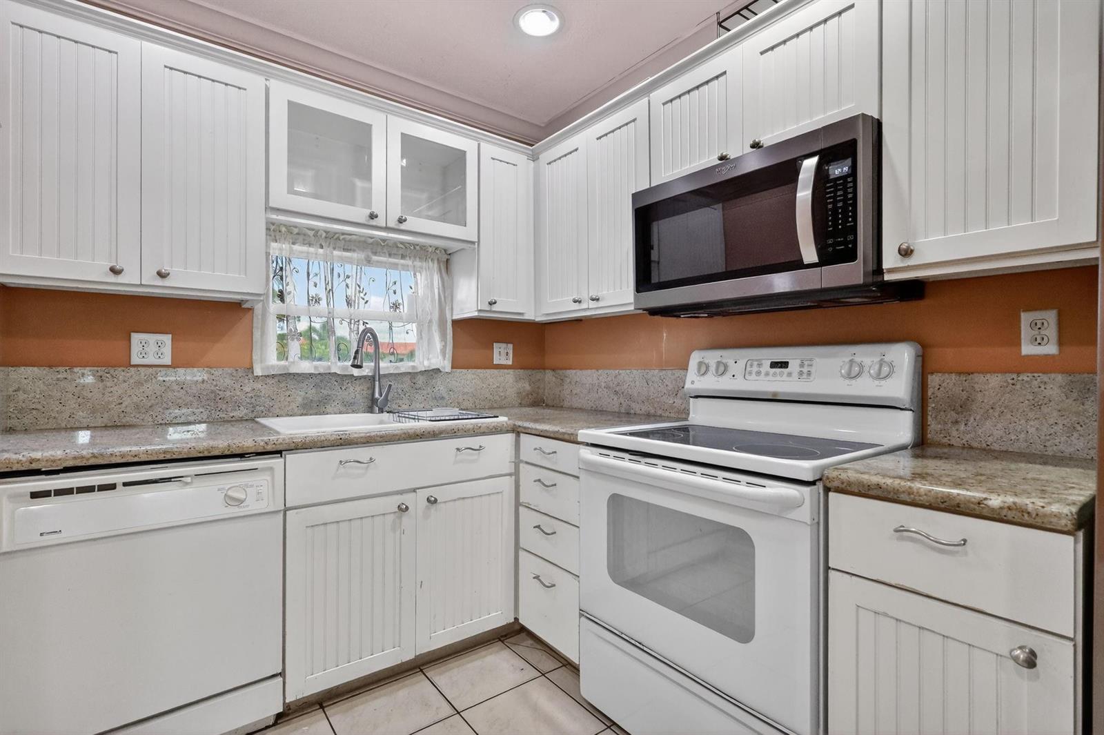 9410 N Hollybrook Lake Drive # 303, Pembroke Pines FL 33025