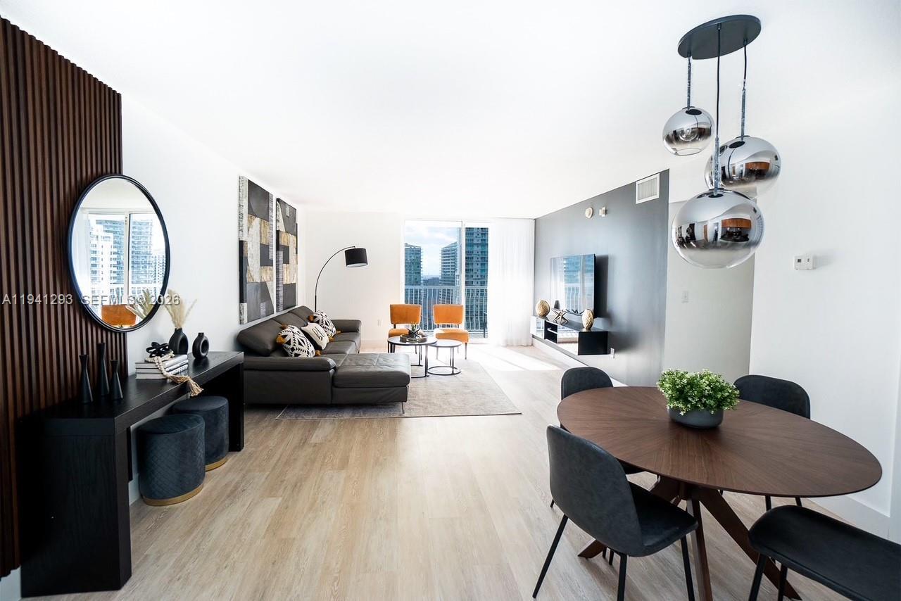 1200 Brickell Bay Dr # 3524, Miami FL 33131