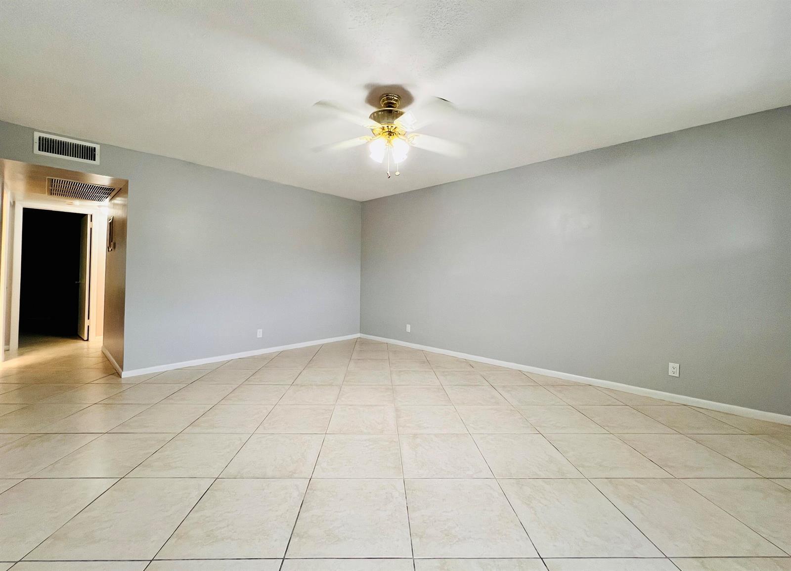 210 Somerset K, West Palm Beach FL 33417 photo 4
