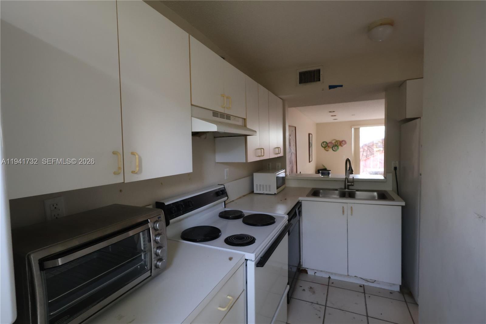 318 NW 107th Ave # 2B, Miami FL 33172 photo 4