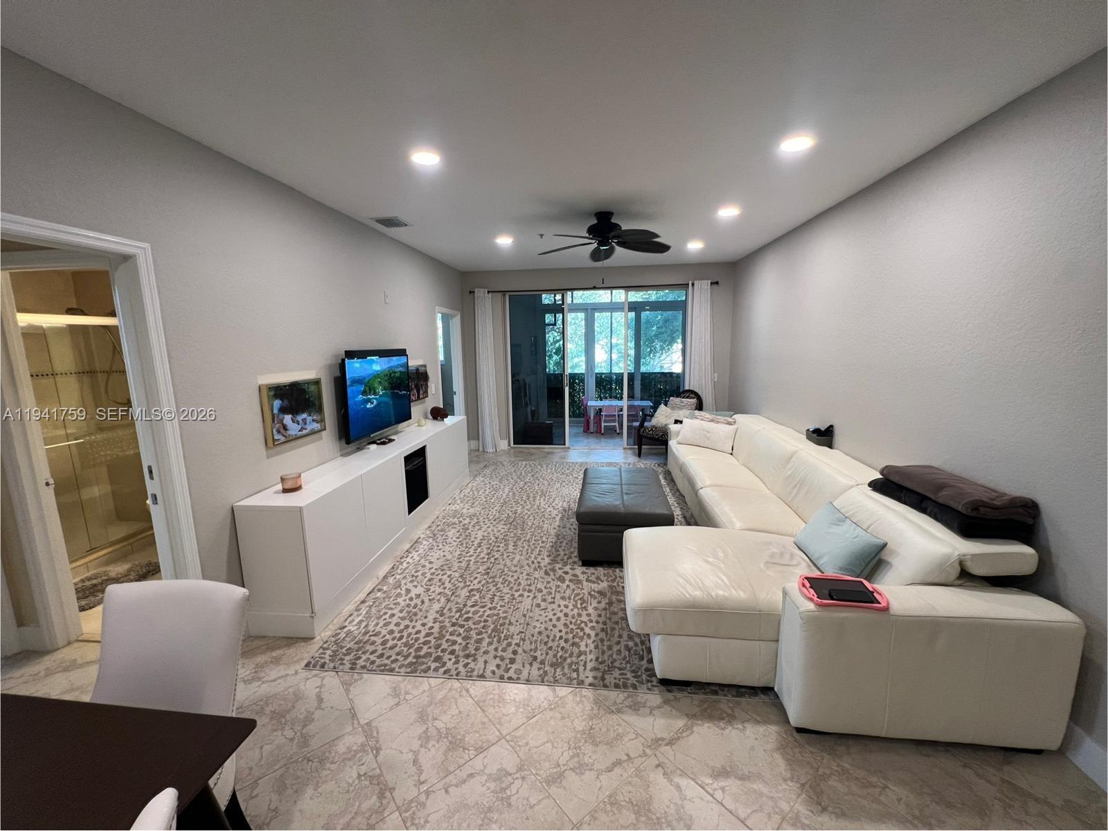 75 Gulfstream Rd # 211B, Dania Beach FL 33004