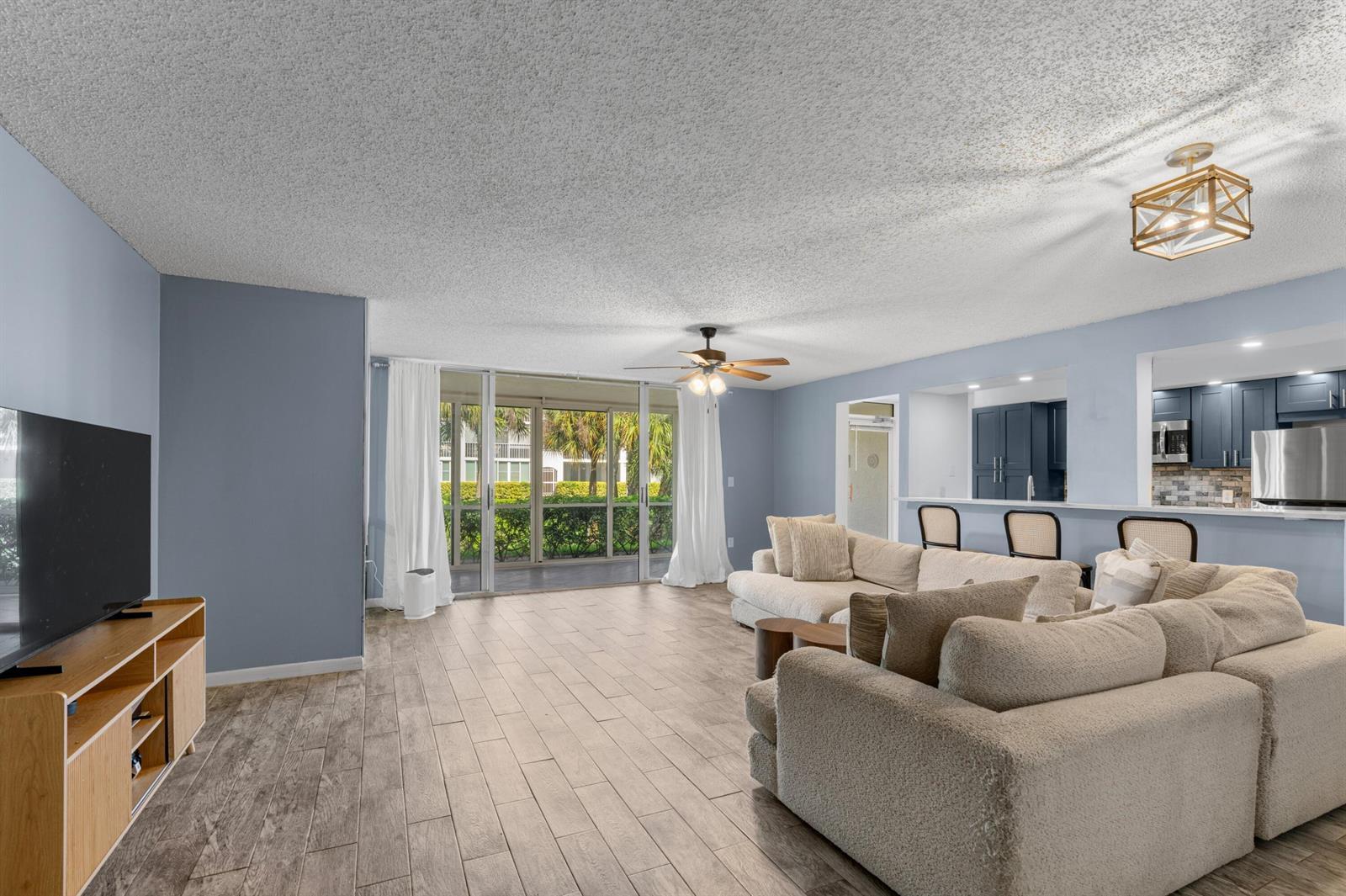 110 Half Moon Circle # D1, Hypoluxo FL 33462 photo 5