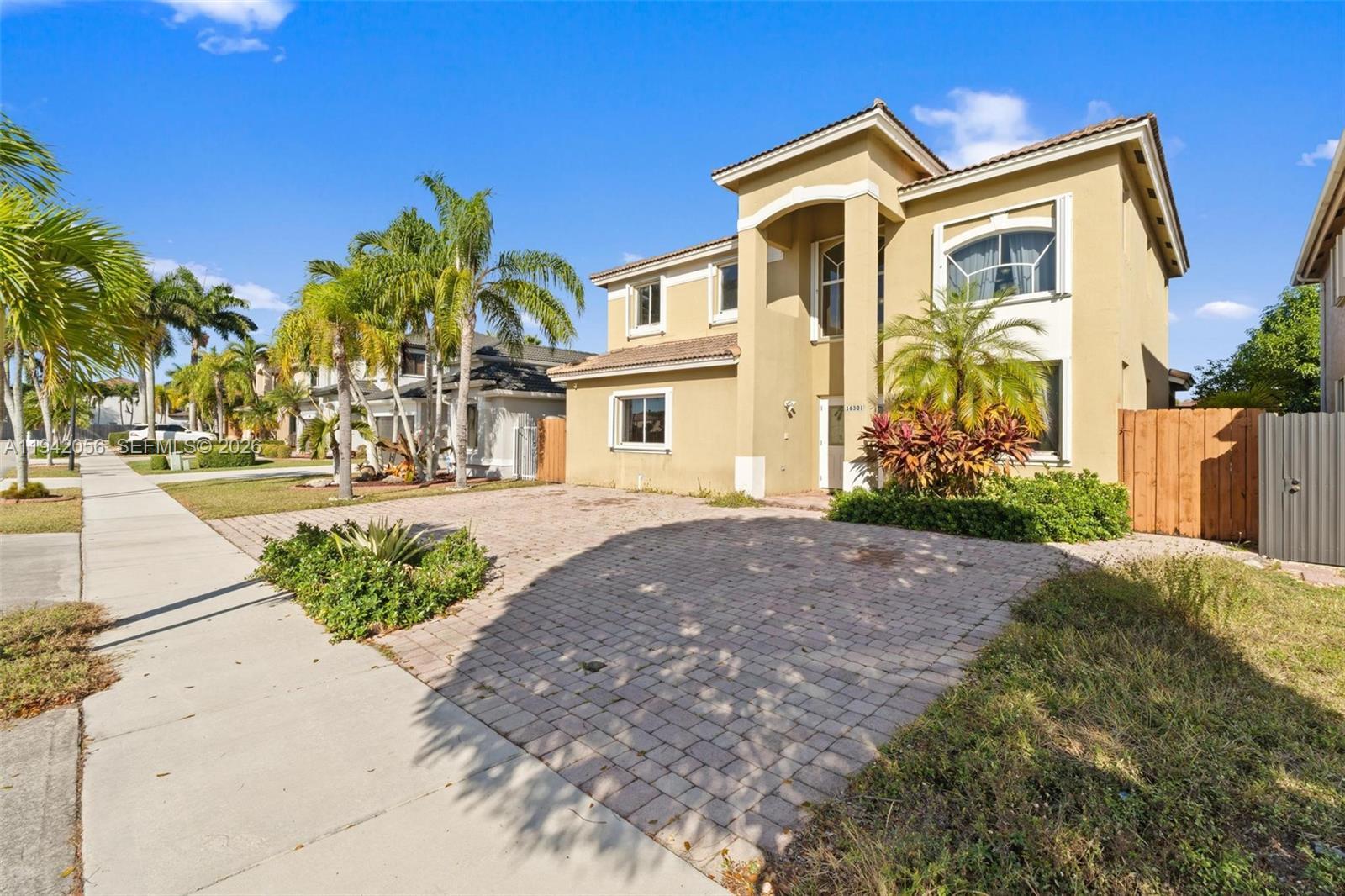 16301 SW 70th St, Miami FL 33193 photo 2