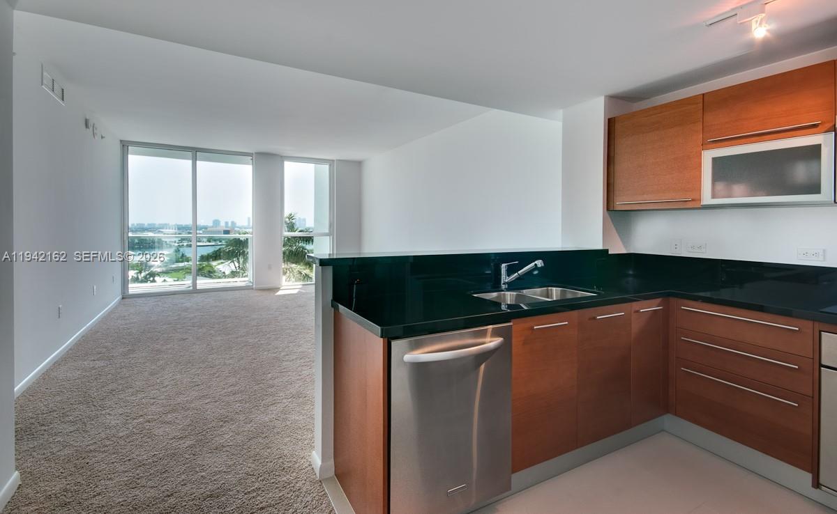 253 NE 2nd St # 1107, Miami FL 33132 photo 2