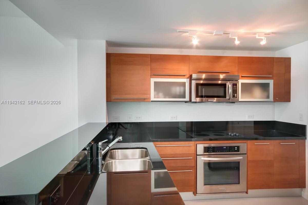 253 NE 2nd St # 1107, Miami FL 33132 photo 3