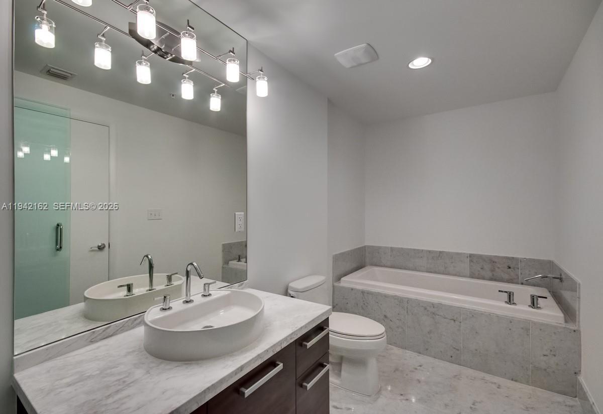 253 NE 2nd St # 1107, Miami FL 33132 photo 5