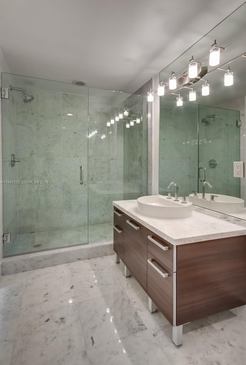 253 NE 2nd St # 1107, Miami FL 33132 photo 4