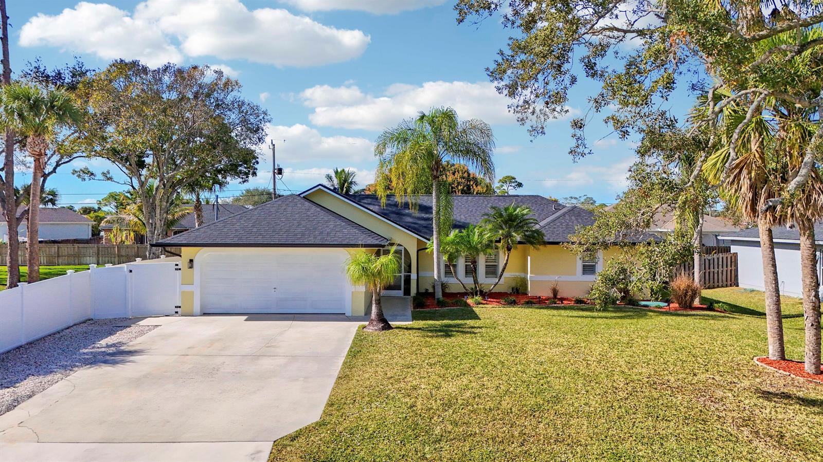 2374 SW Chateau Terrace, Port St. Lucie FL 34953