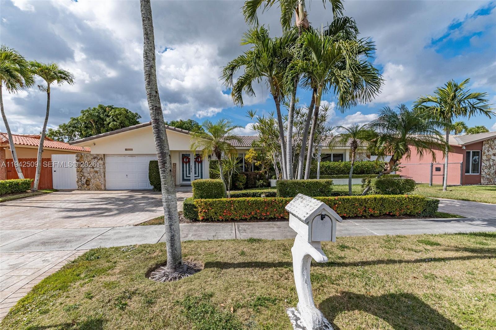 1804 SW 104th Ct, Miami FL 33165 photo 2