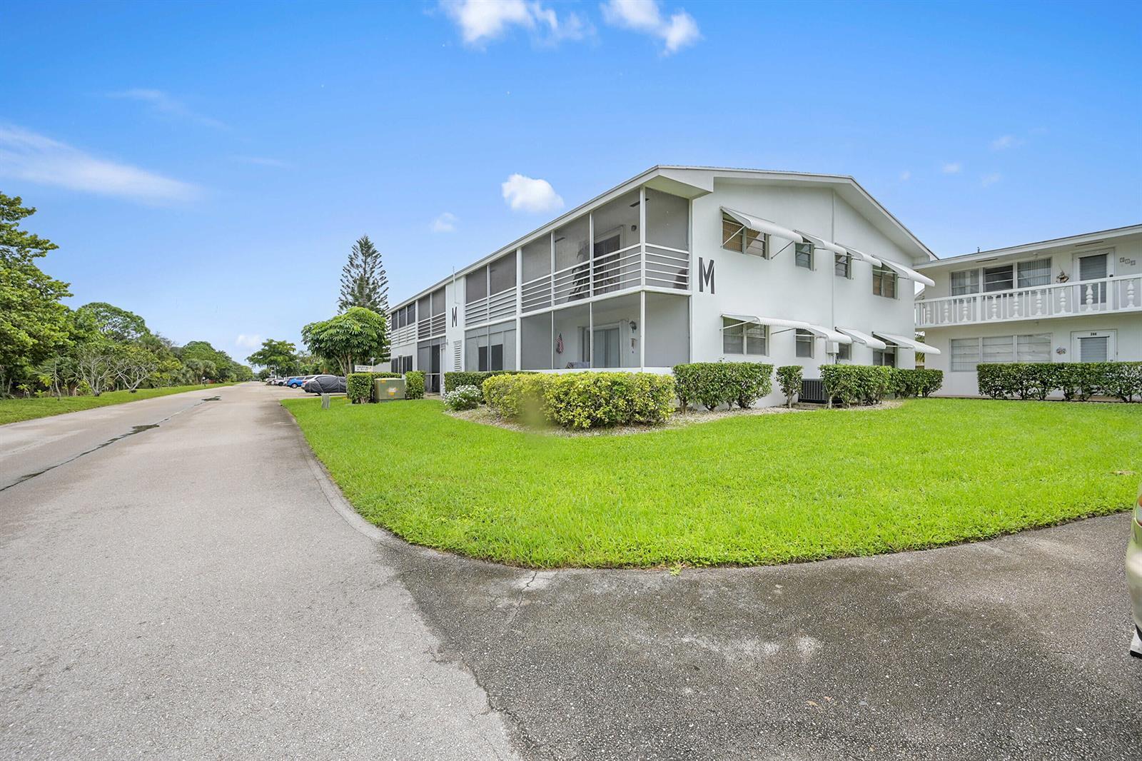 312 Sheffield M, West Palm Beach FL 33417 photo 2