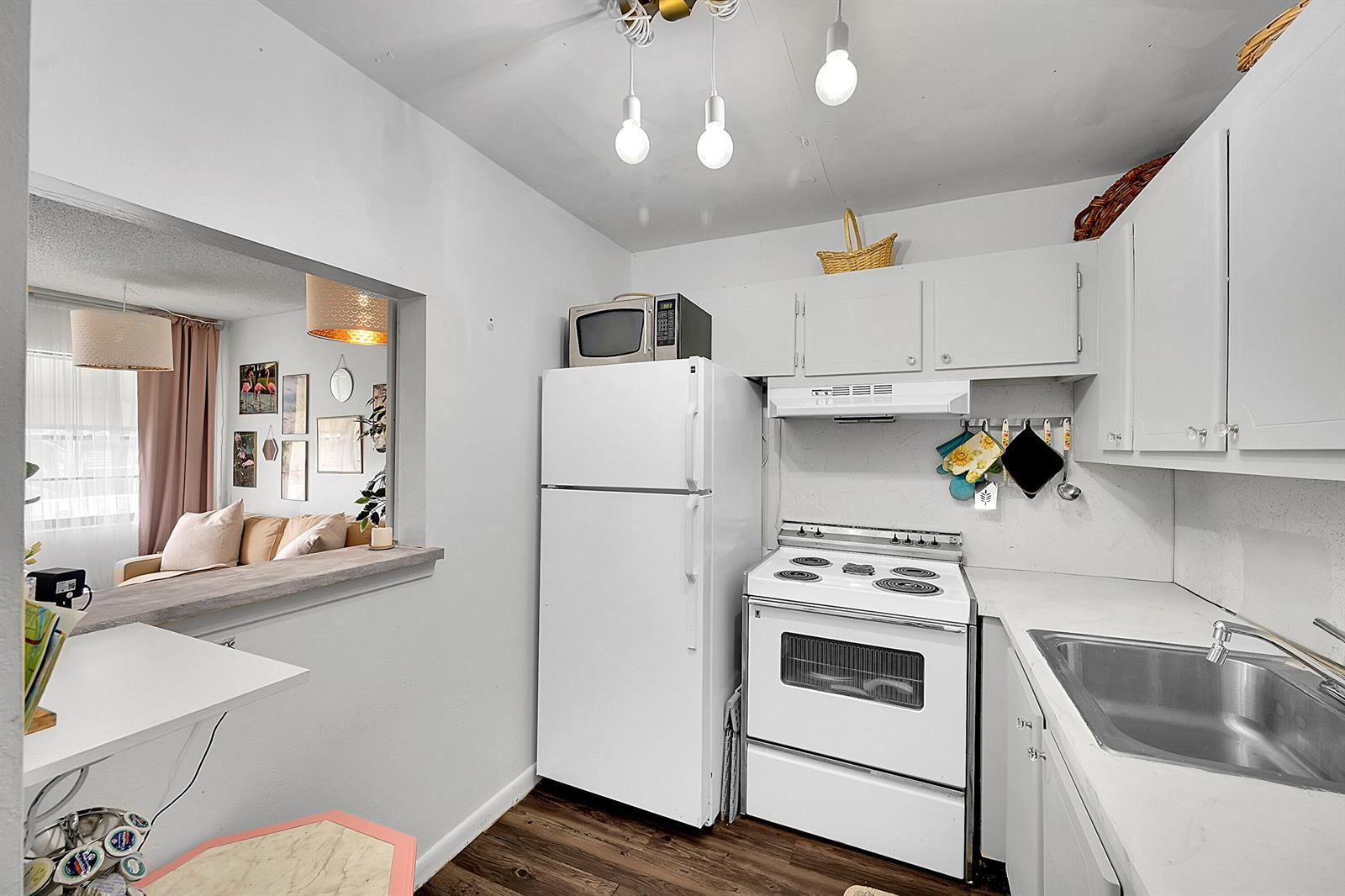 312 Sheffield M, West Palm Beach FL 33417 photo 3