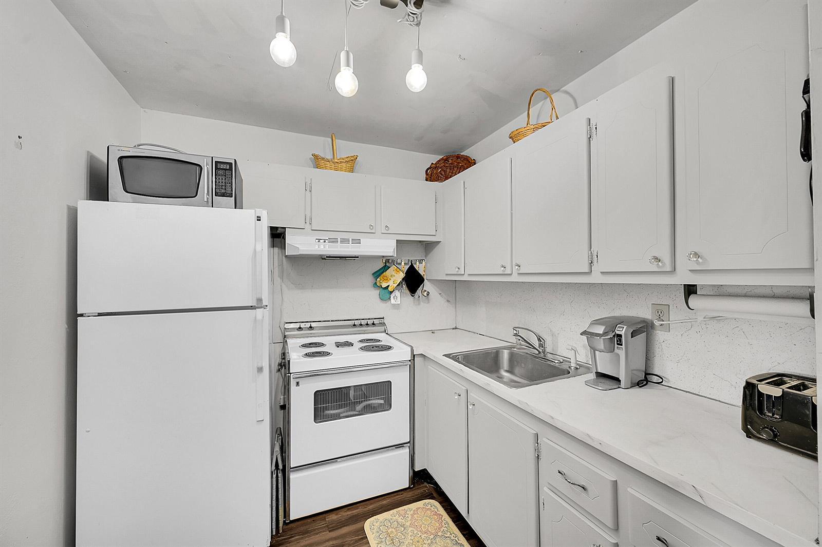 312 Sheffield M, West Palm Beach FL 33417 photo 4
