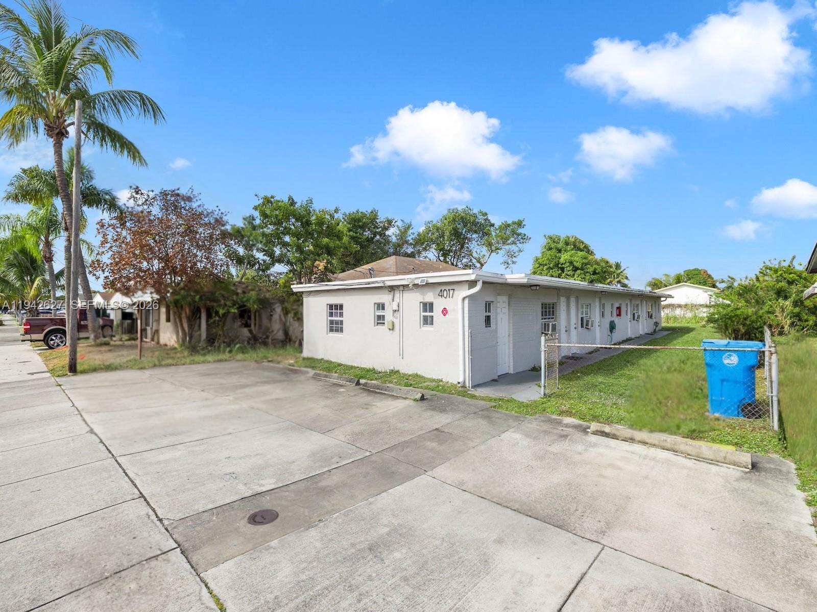4017 SW 24th St, West Park FL 33023 photo 2