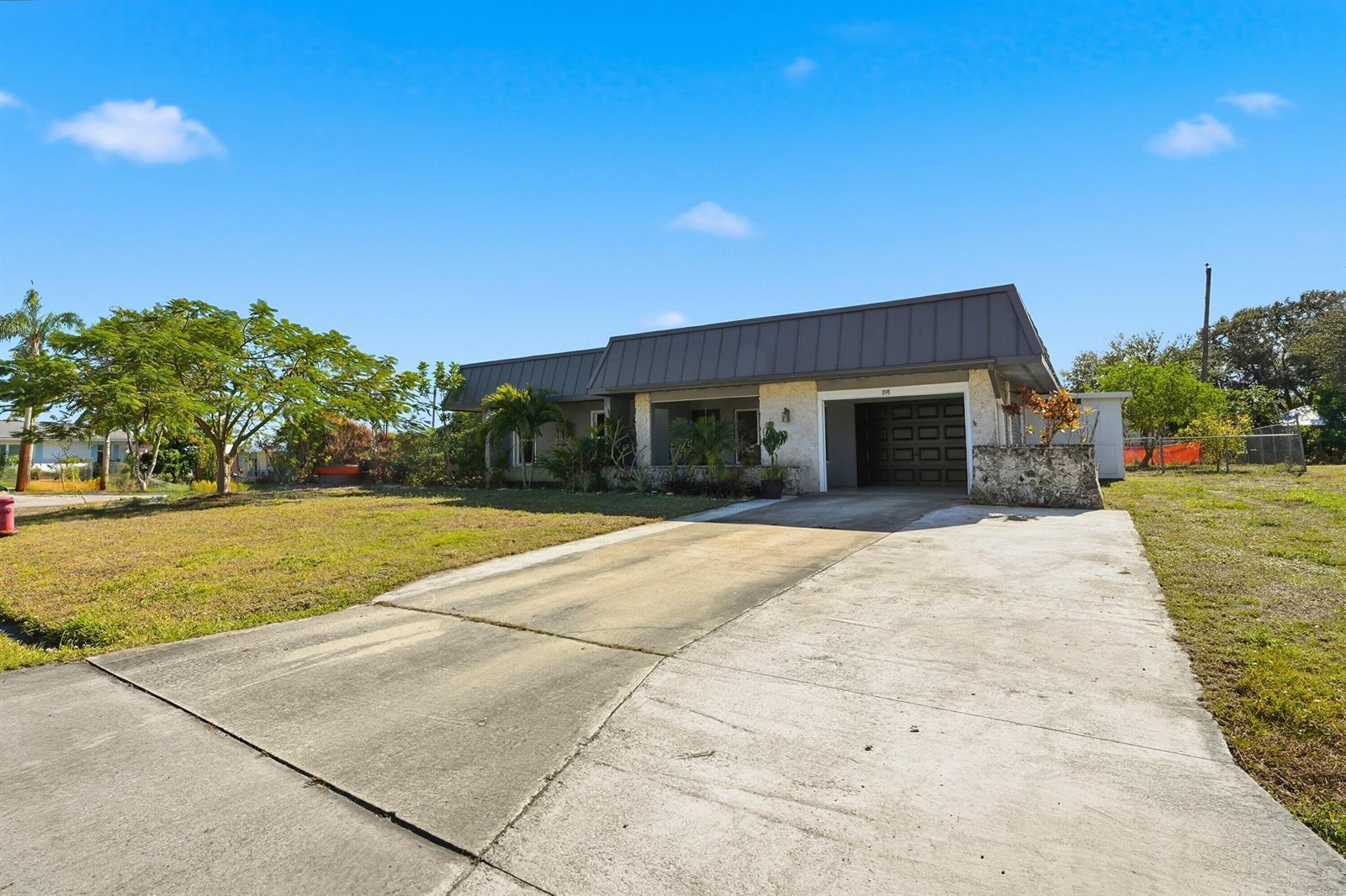 898 SE Evergreen Terrace, Port St. Lucie FL 34983 photo 4