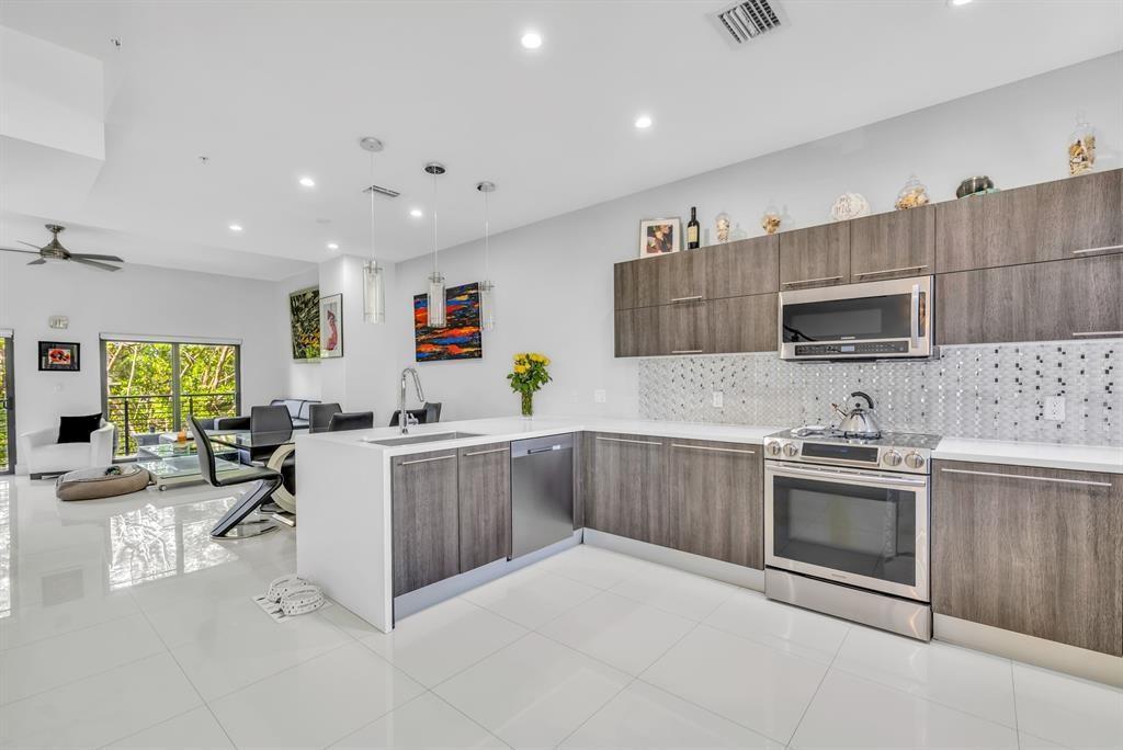 462 SE 1st Circle, Pompano Beach FL 33060 photo 2