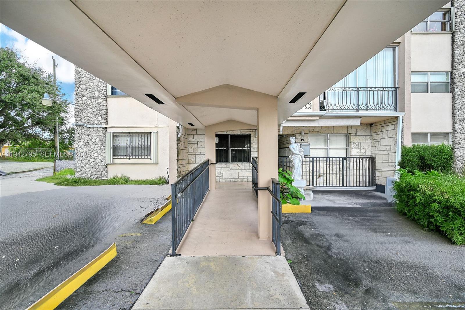 3640 NW 9th St # 401, Miami FL 33125 photo 5