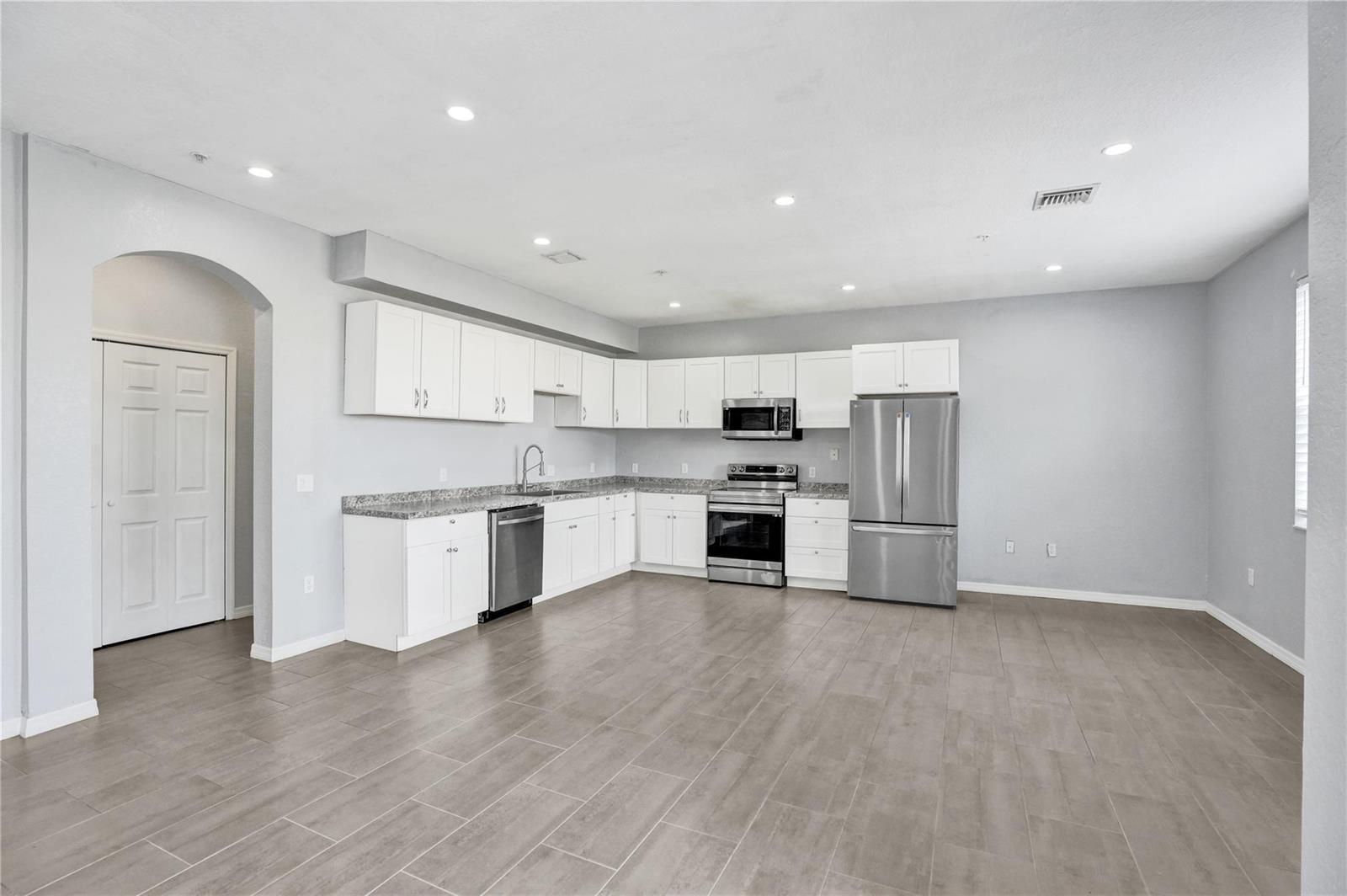 2137 Shoma Drive Bldg 17, Royal Palm Beach FL 33414 photo 2