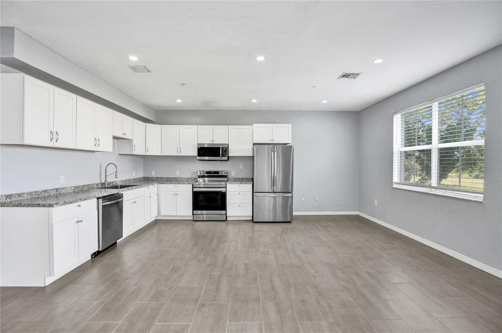 2137 Shoma Drive Bldg 17, Royal Palm Beach FL 33414 photo 3