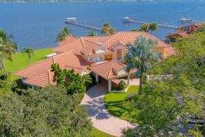 901 SE Riverside Drive, Stuart FL 34994