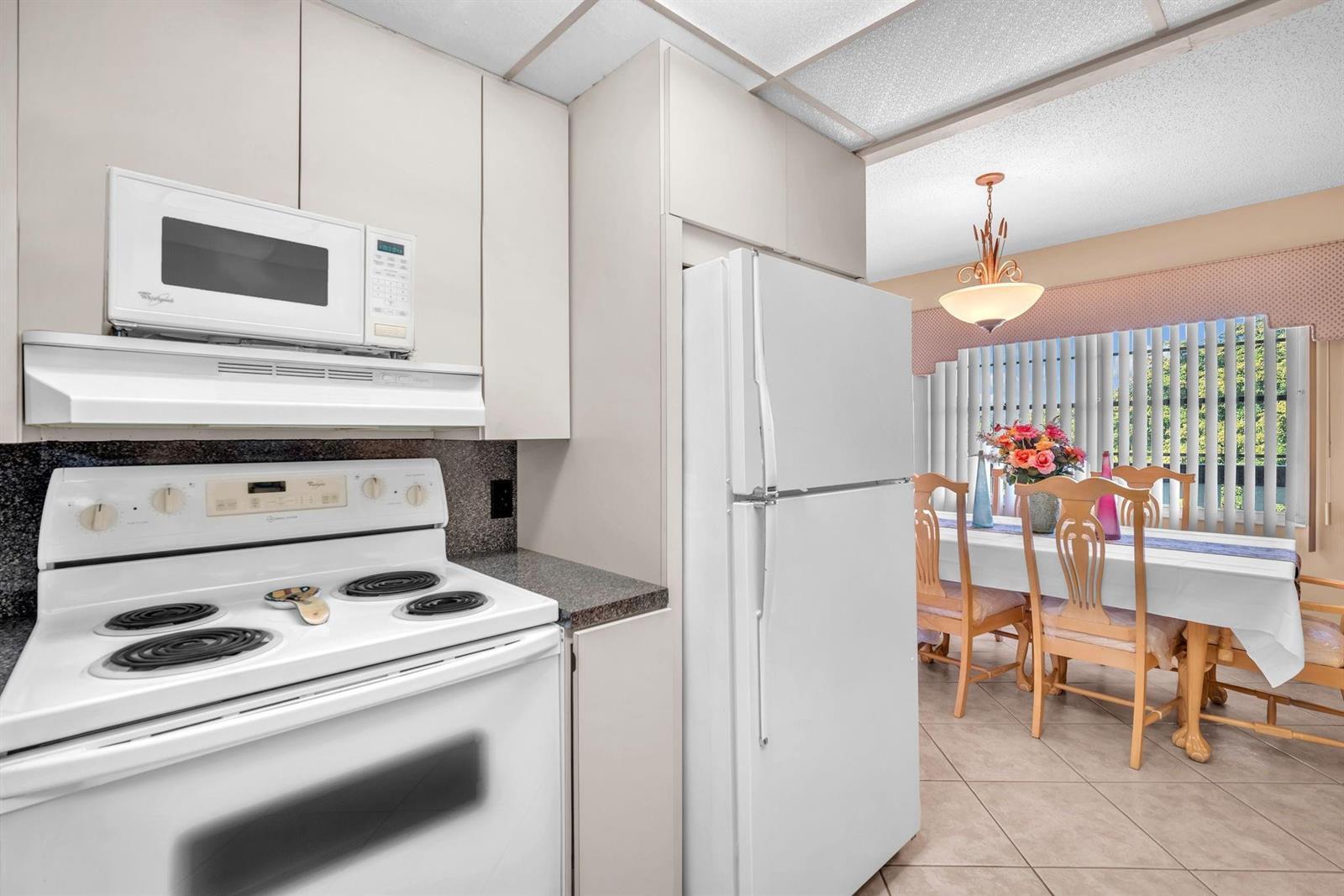 420 Richmond C # 420, Deerfield Beach FL 33442 photo 3