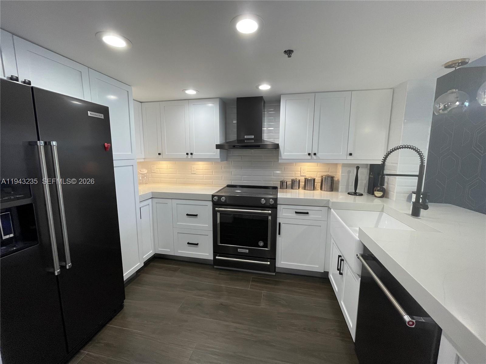 2555 Collins Ave # 1409, Miami Beach FL 33140 photo 2