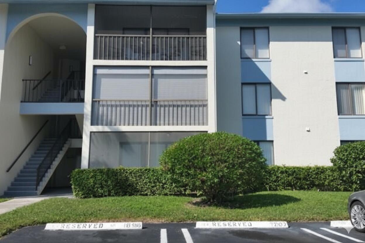 1110 Green Pine Boulevard # H2, West Palm Beach FL 33409