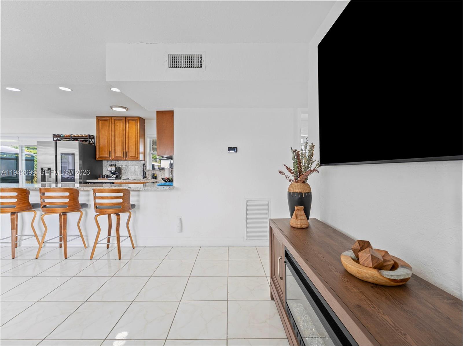 11401 SW 56th St, Miami FL 33165 photo 2