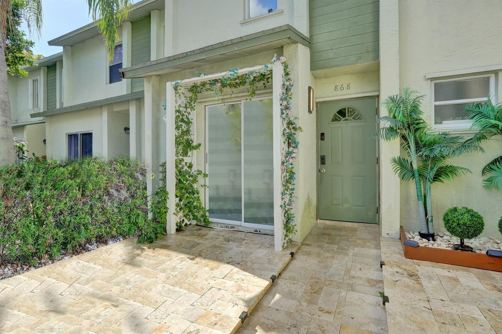 868 Crystal Lake Drive, Deerfield Beach FL 33064 photo 3