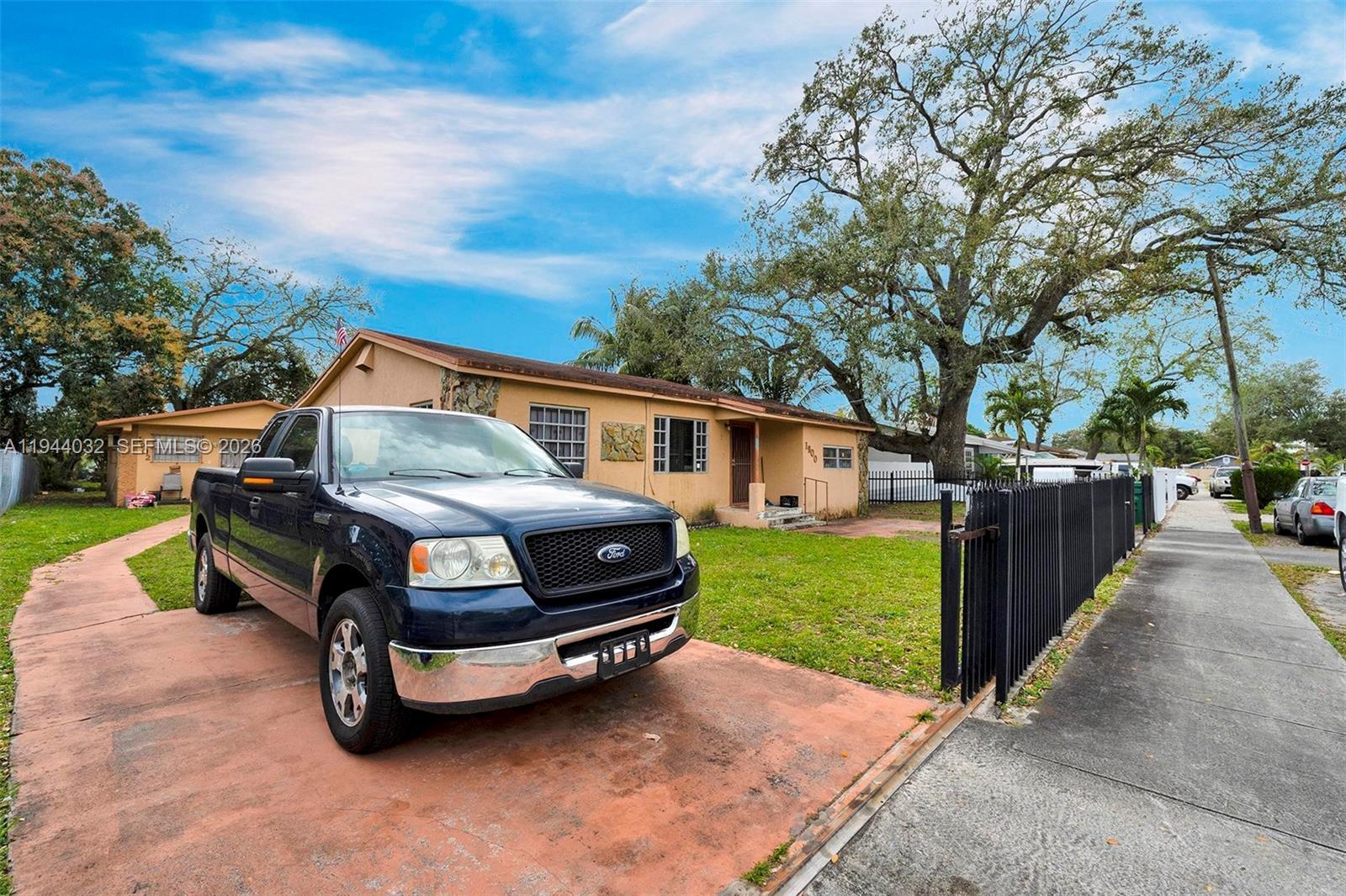1900 NW 88th St, Miami FL 33147 photo 4