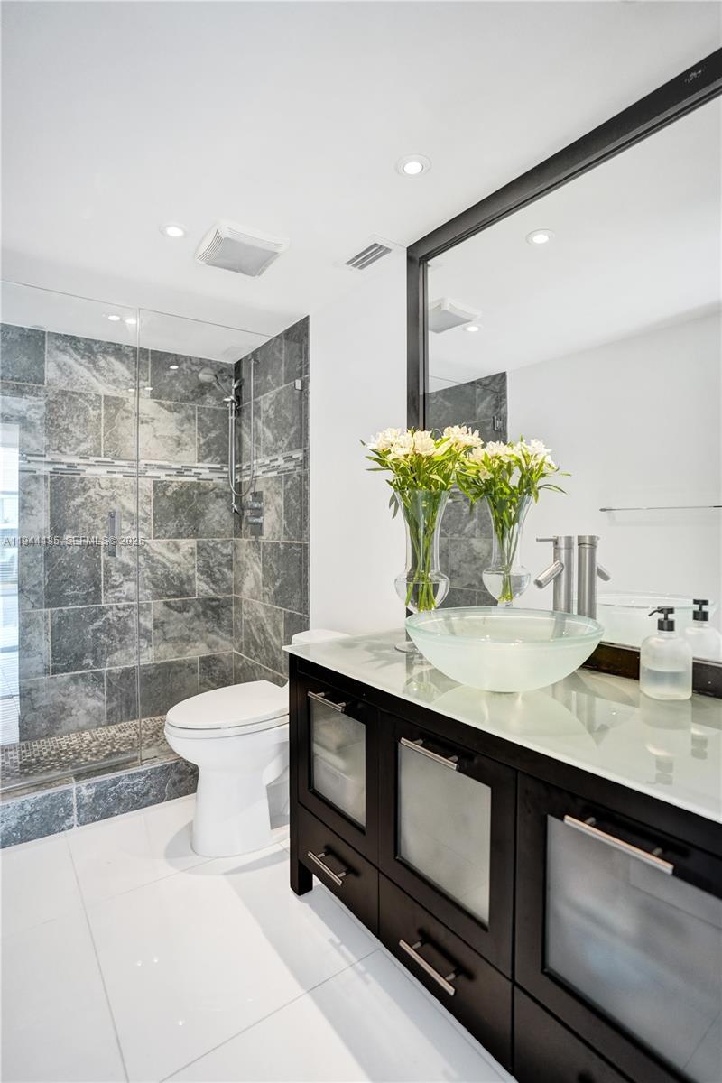 1000 Parkview Dr # 330, Hallandale Beach FL 33009 photo 5
