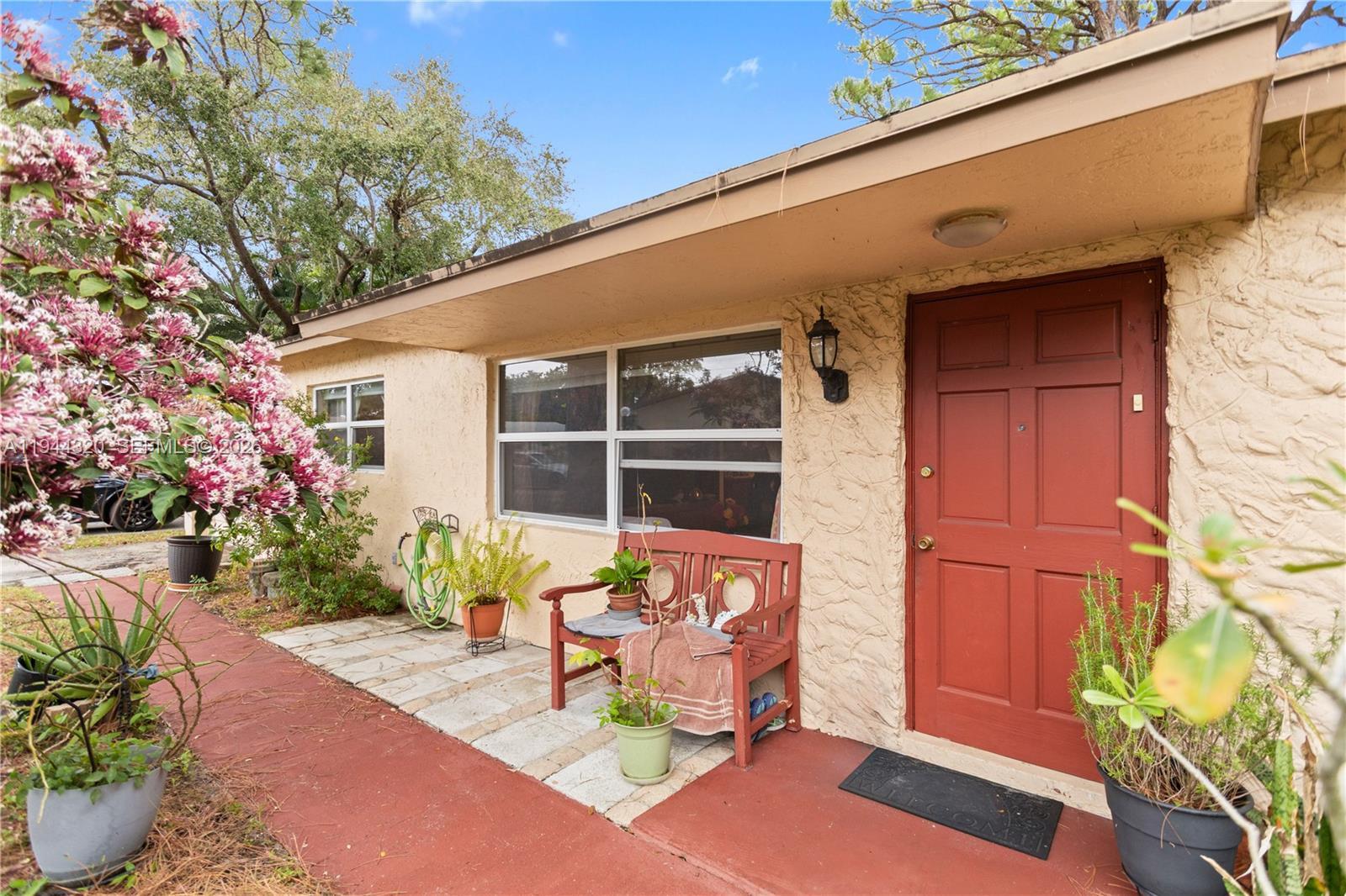 412 SW Natura Ave, Deerfield Beach FL 33441 photo 2