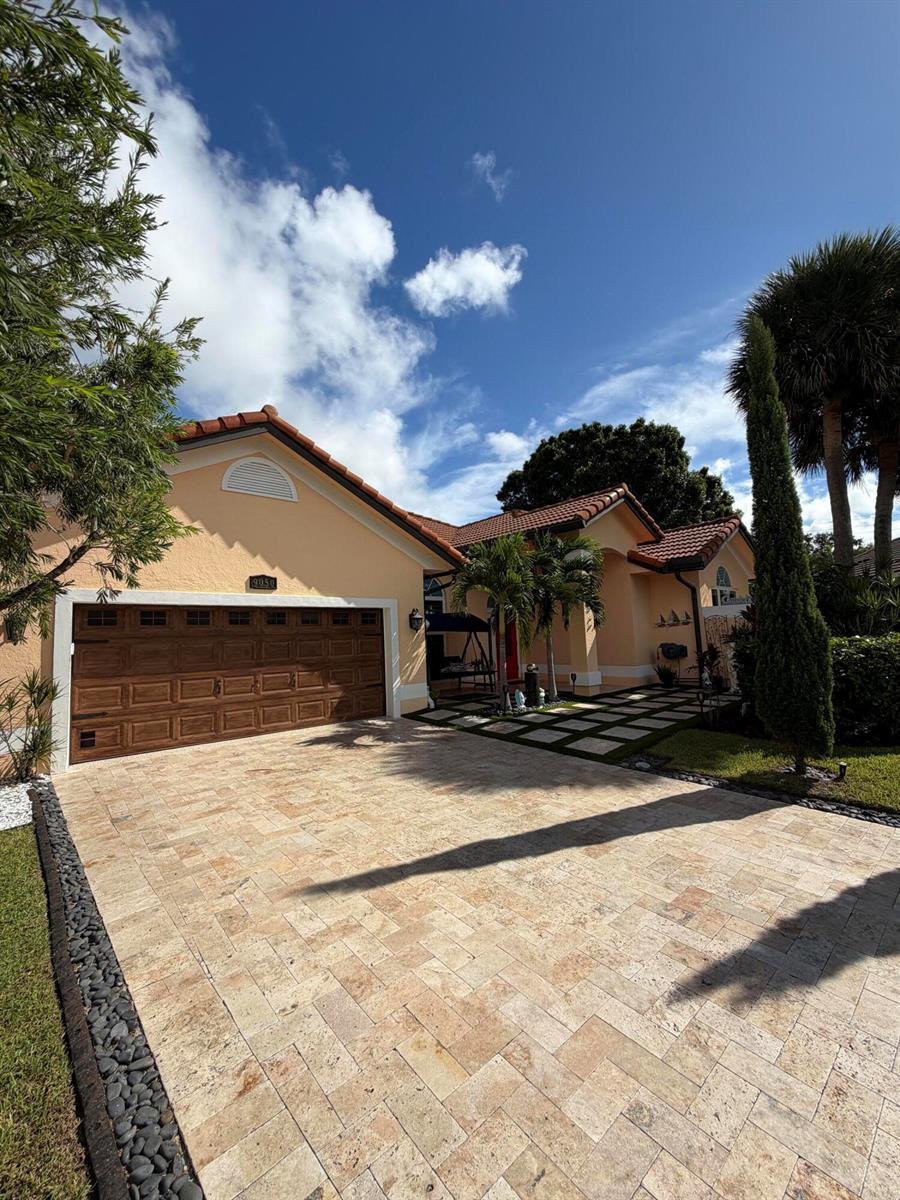 9050 Cypress Hollow Drive, Palm Beach Gardens FL 33418 photo 2