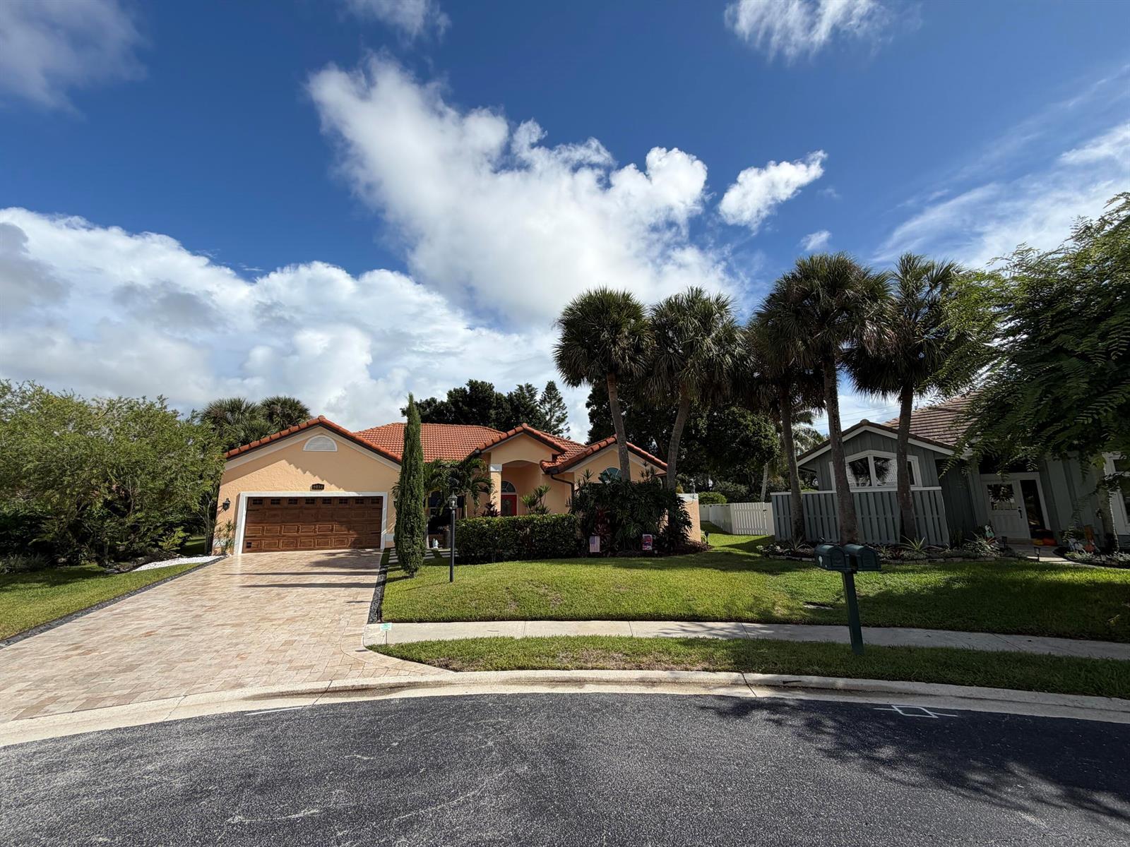9050 Cypress Hollow Drive, Palm Beach Gardens FL 33418 photo 3