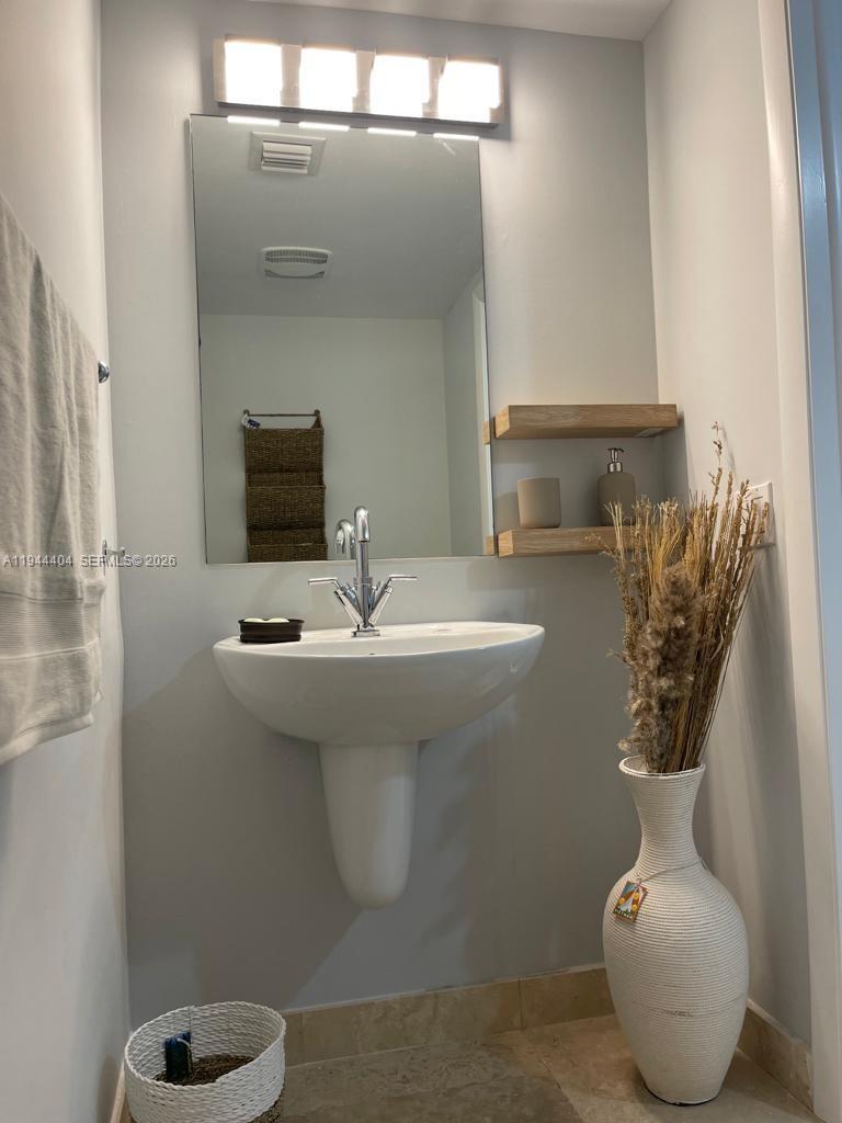 41 SE 5th St # 1215, Miami FL 33131 photo 2