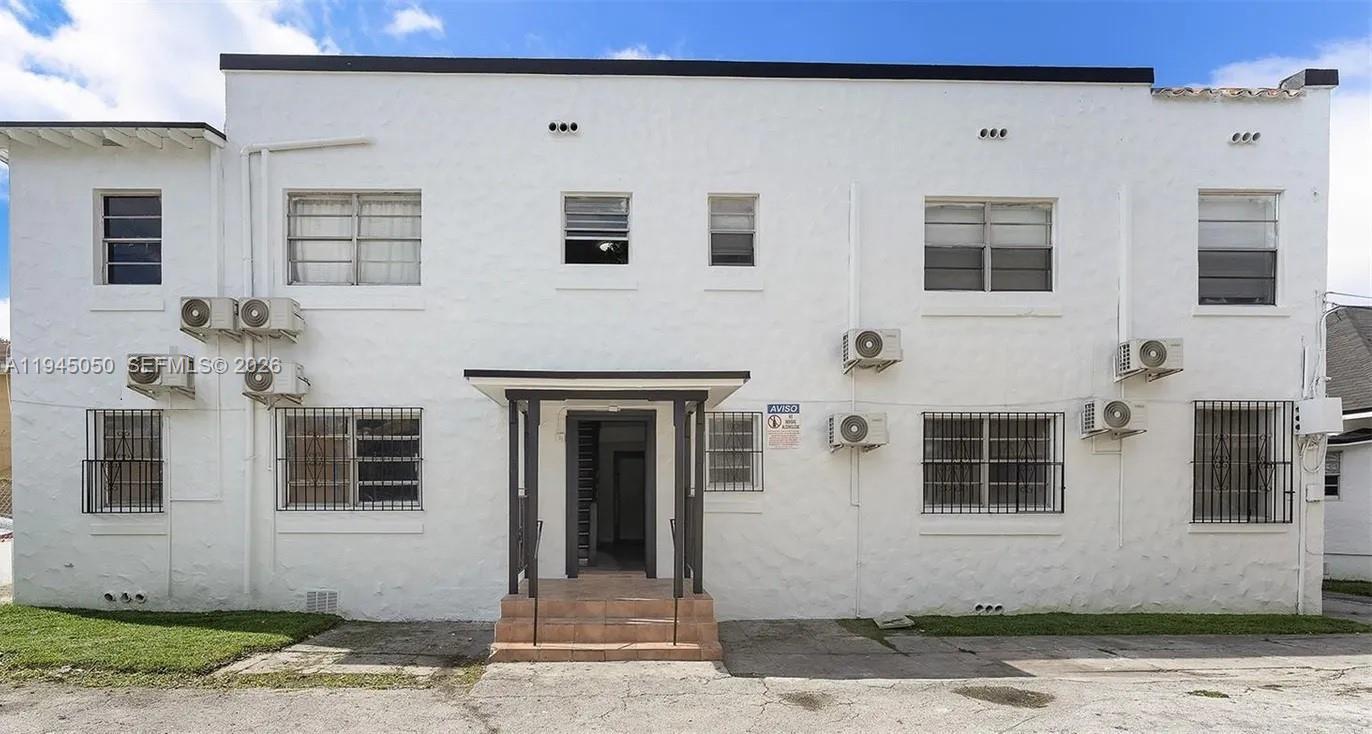 850 NW 2nd St # 4, Miami FL 33128