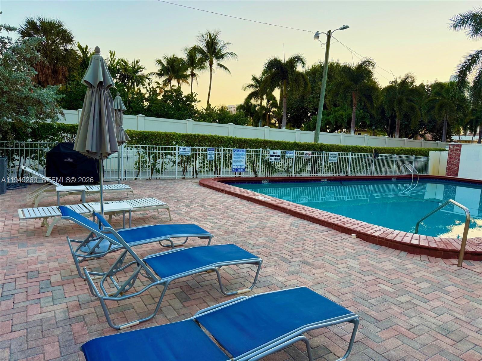 Hallandale Beach, FL 33009 photo 2