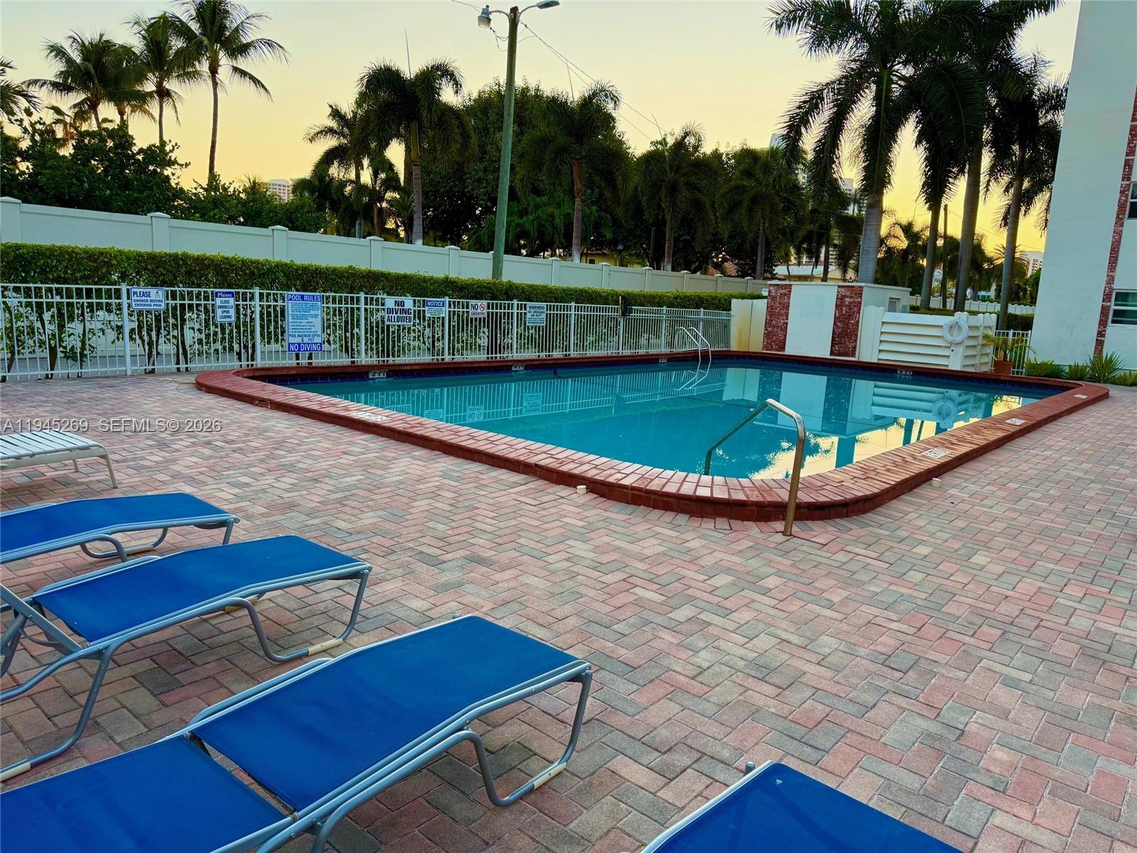 Hallandale Beach, FL 33009 photo 3