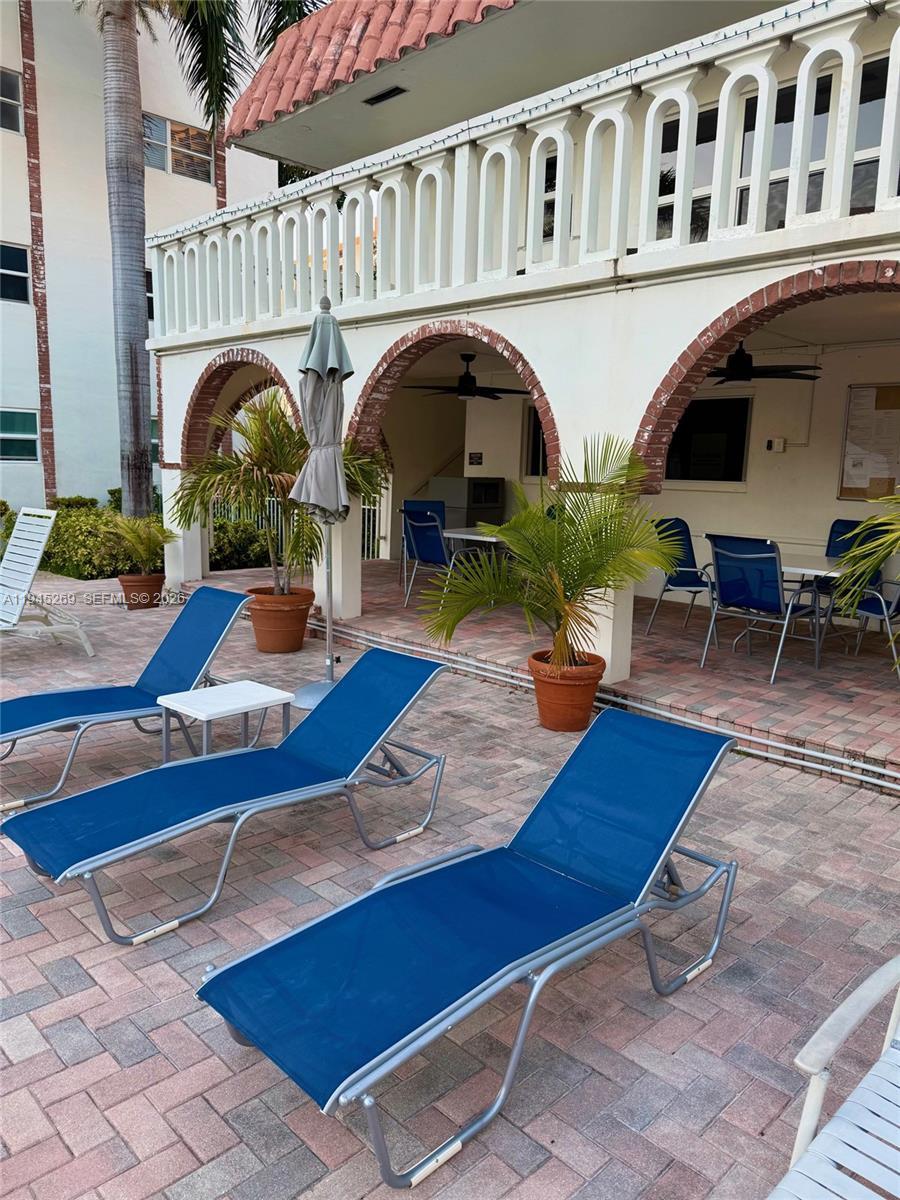 Hallandale Beach, FL 33009 photo 5
