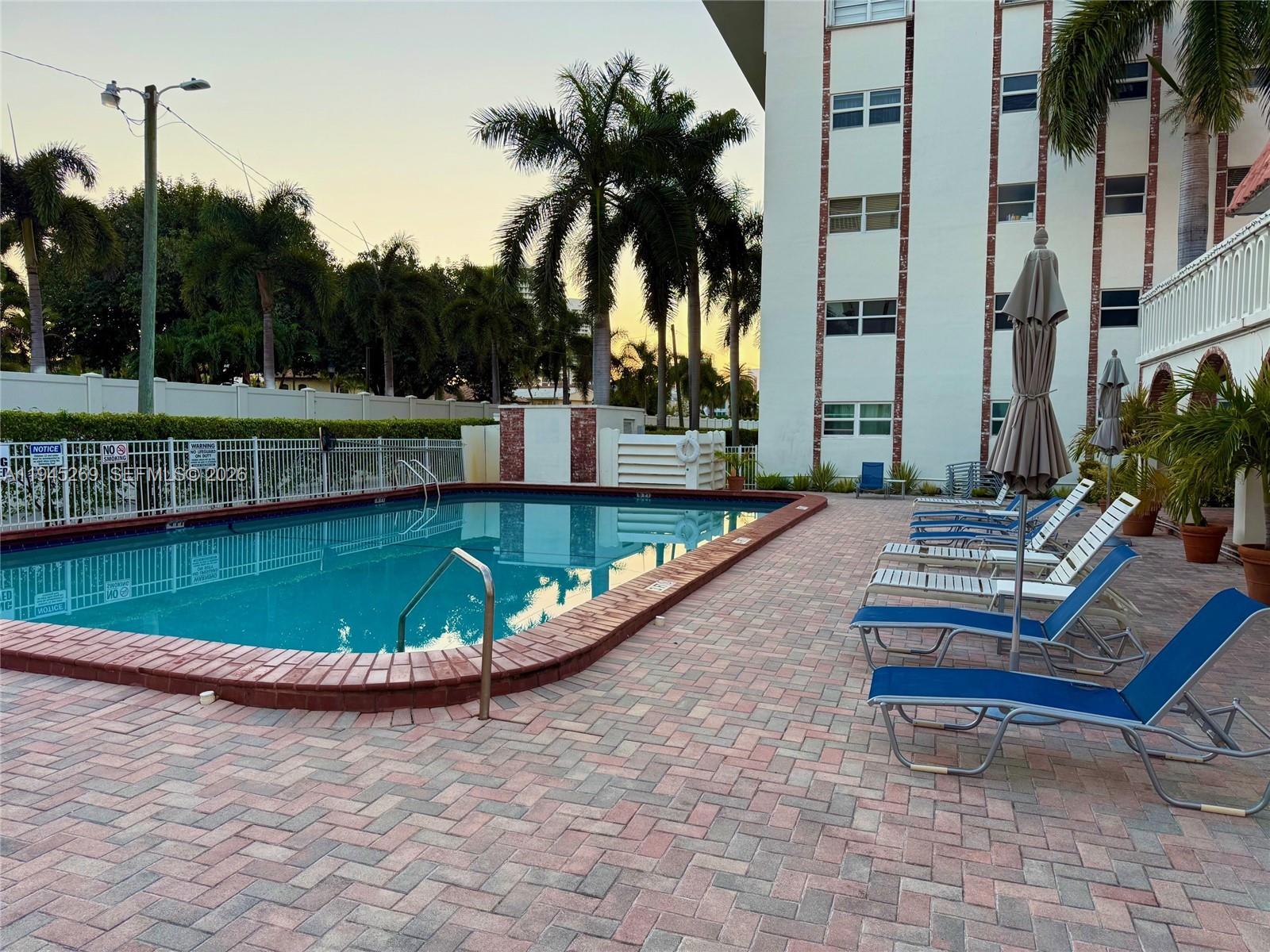 Hallandale Beach, FL 33009 photo 4