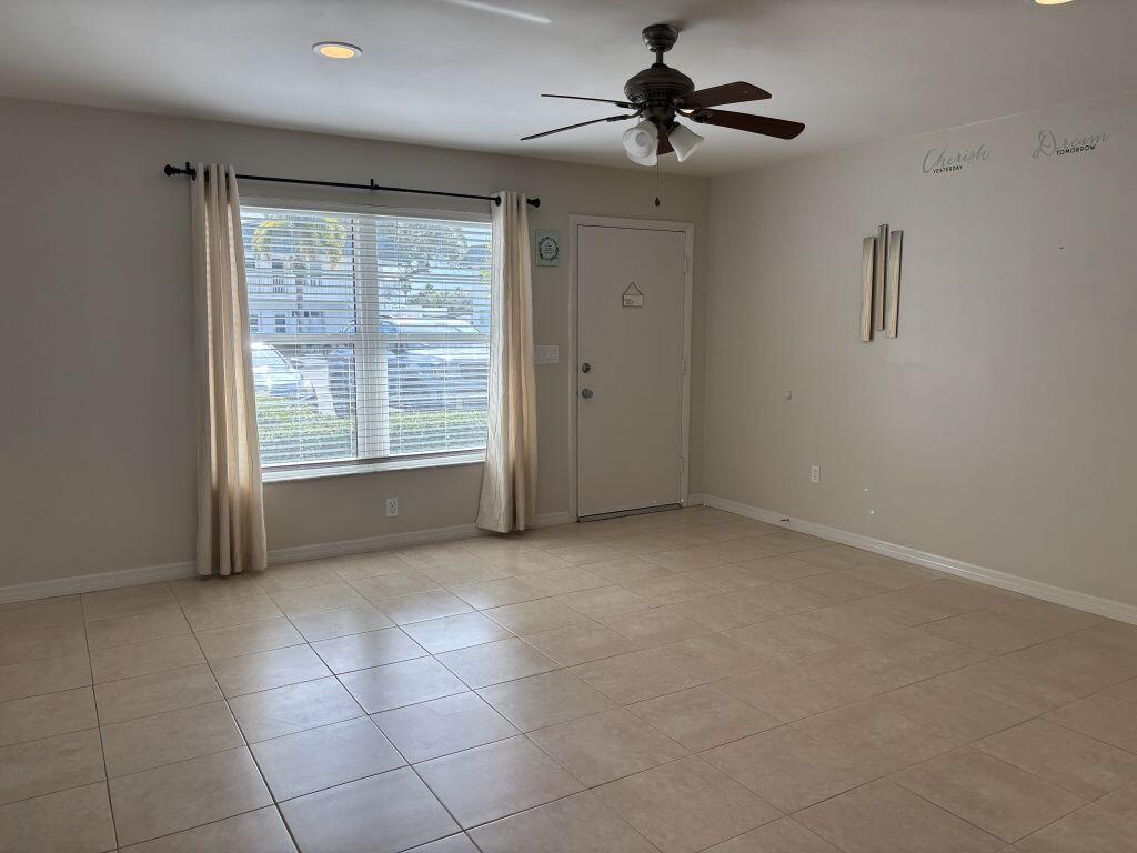 2800 Indian River Boulevard # 1, Vero Beach FL 32960 photo 3