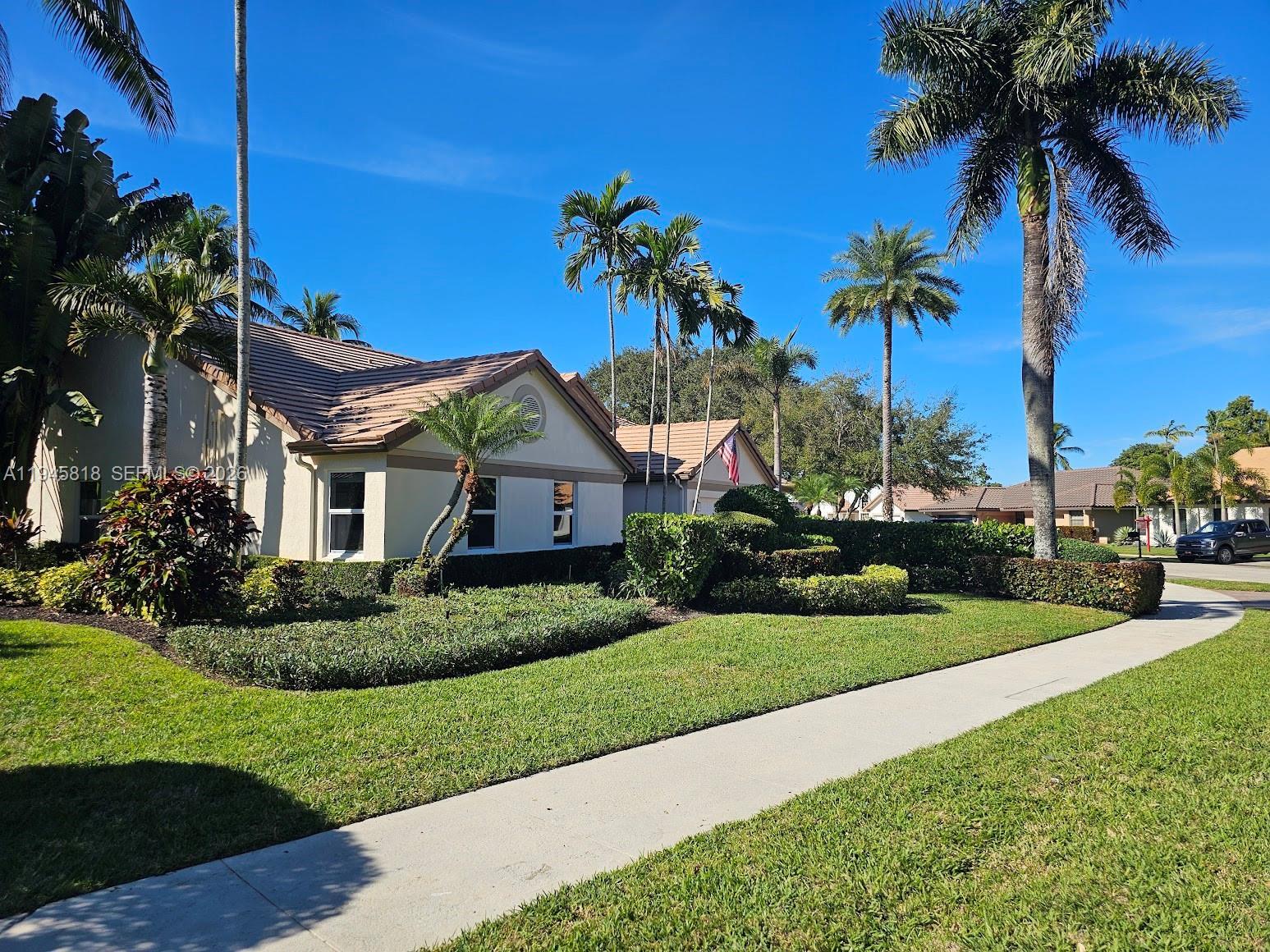 3070 Perriwinkle Cir, Davie FL 33328 photo 2