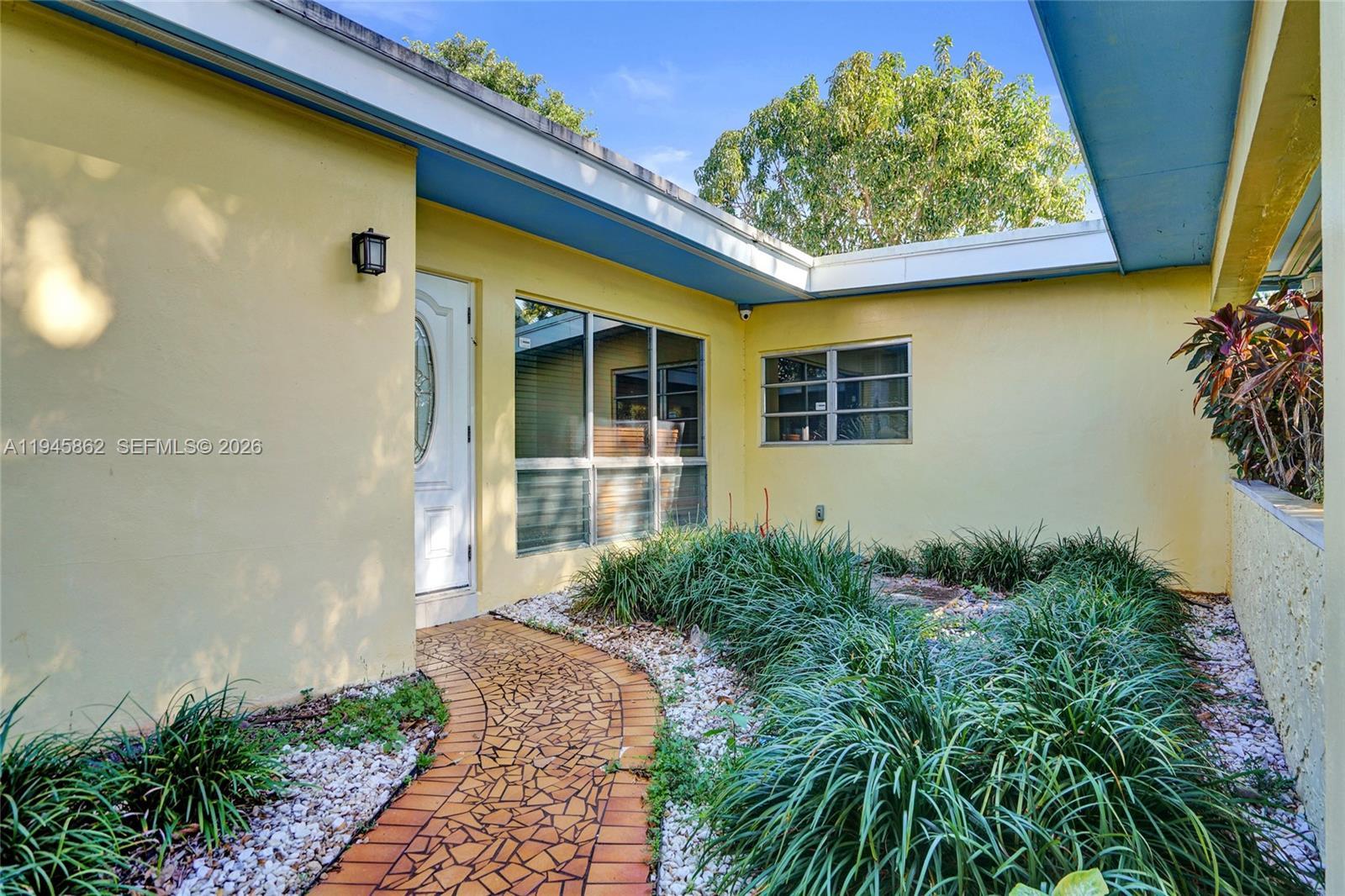 2069 NE 196th Ter, North Miami Beach FL 33179 photo 2