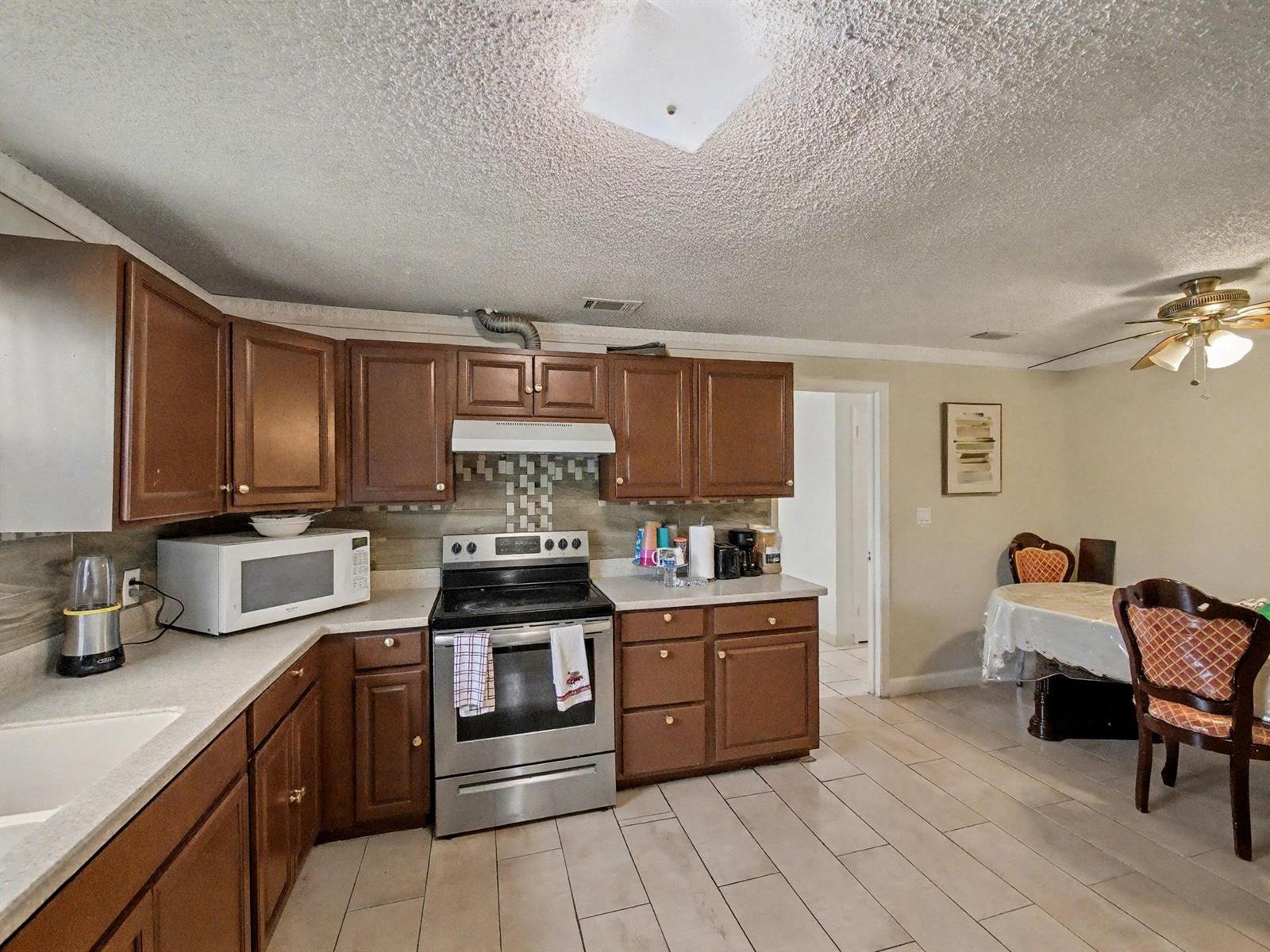 5043 Marcia Place, West Palm Beach FL 33407 photo 2
