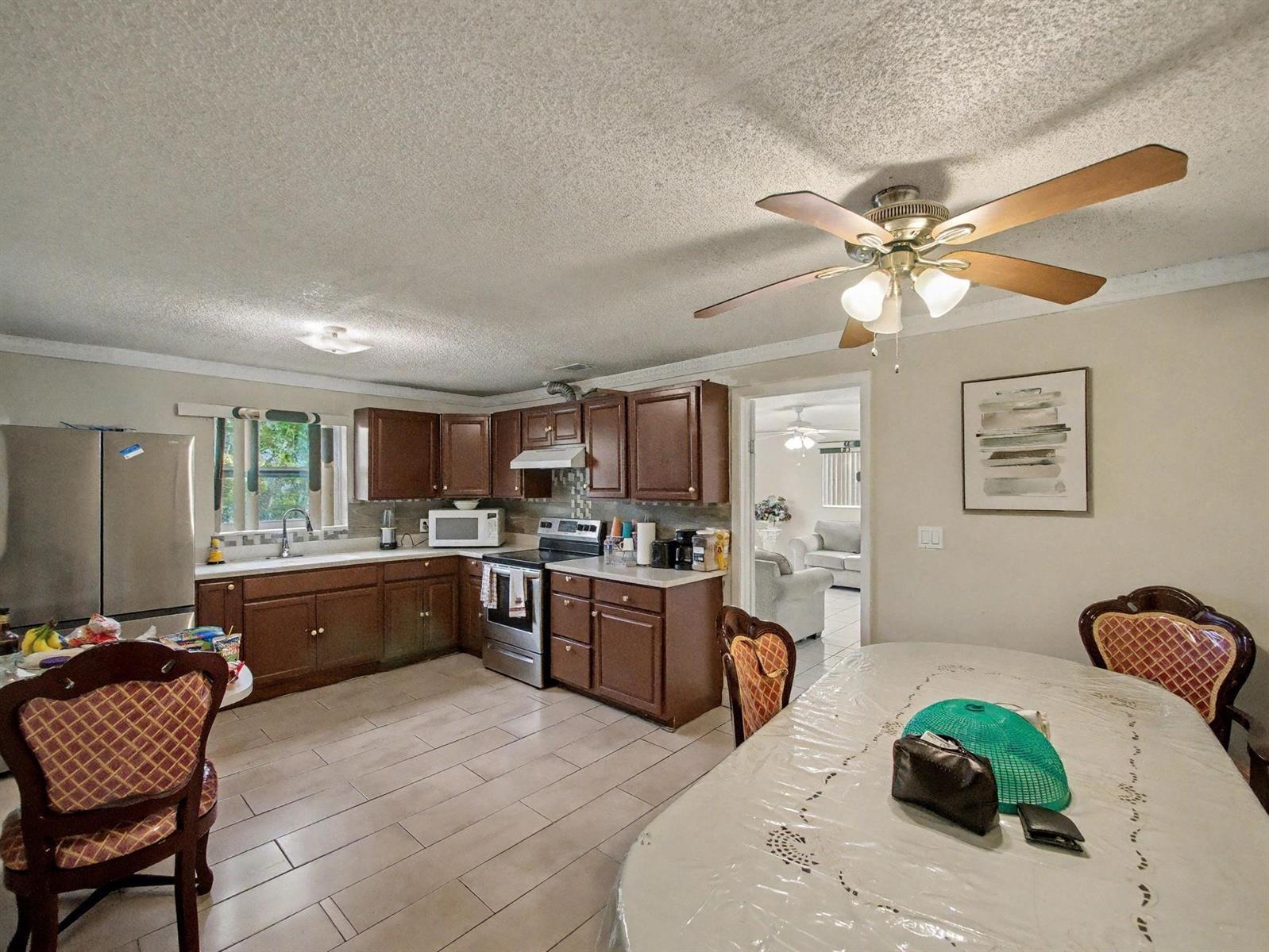 5043 Marcia Place, West Palm Beach FL 33407 photo 3