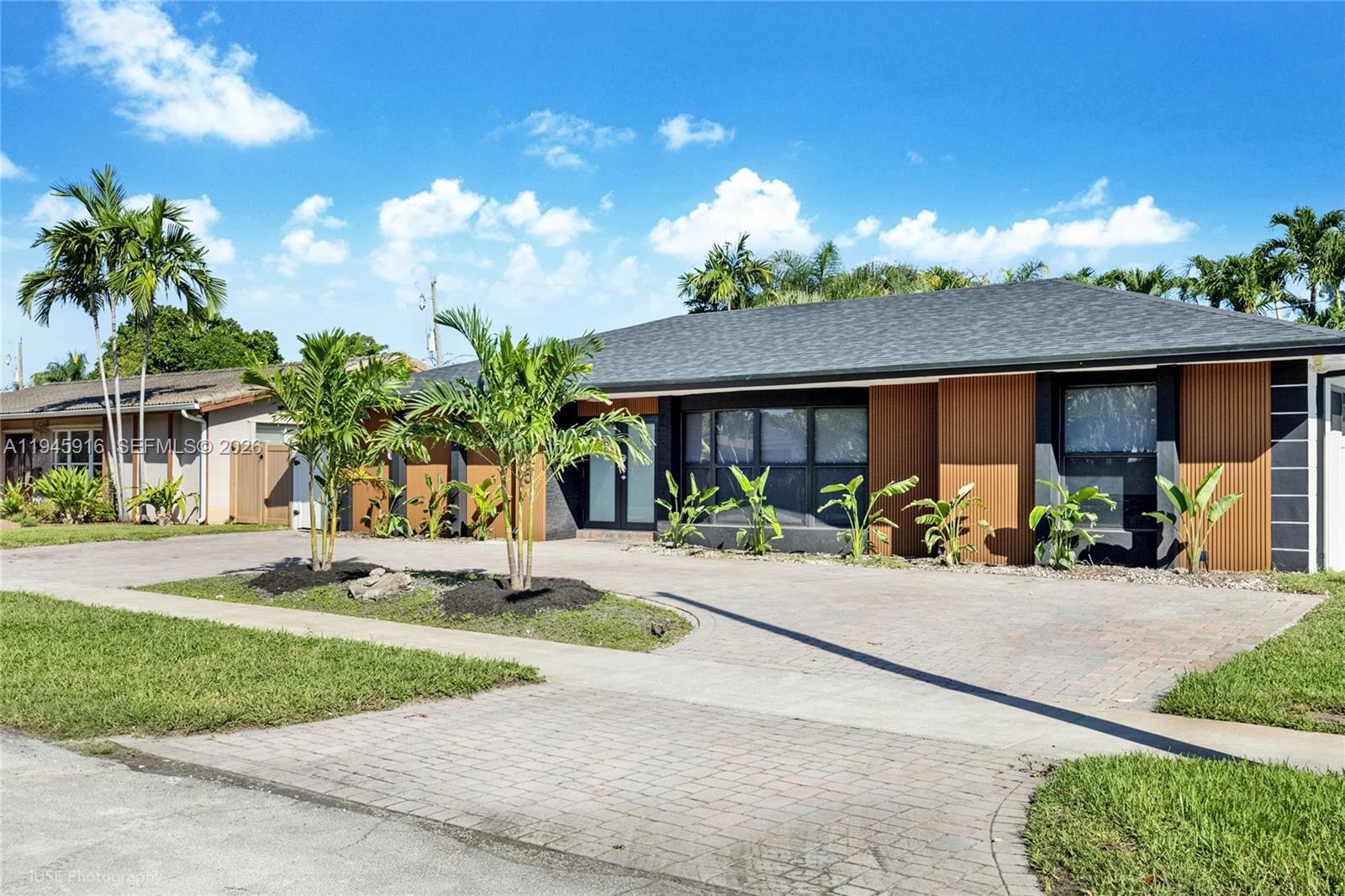 1925 NE 208th Ter, Miami FL 33179 photo 2