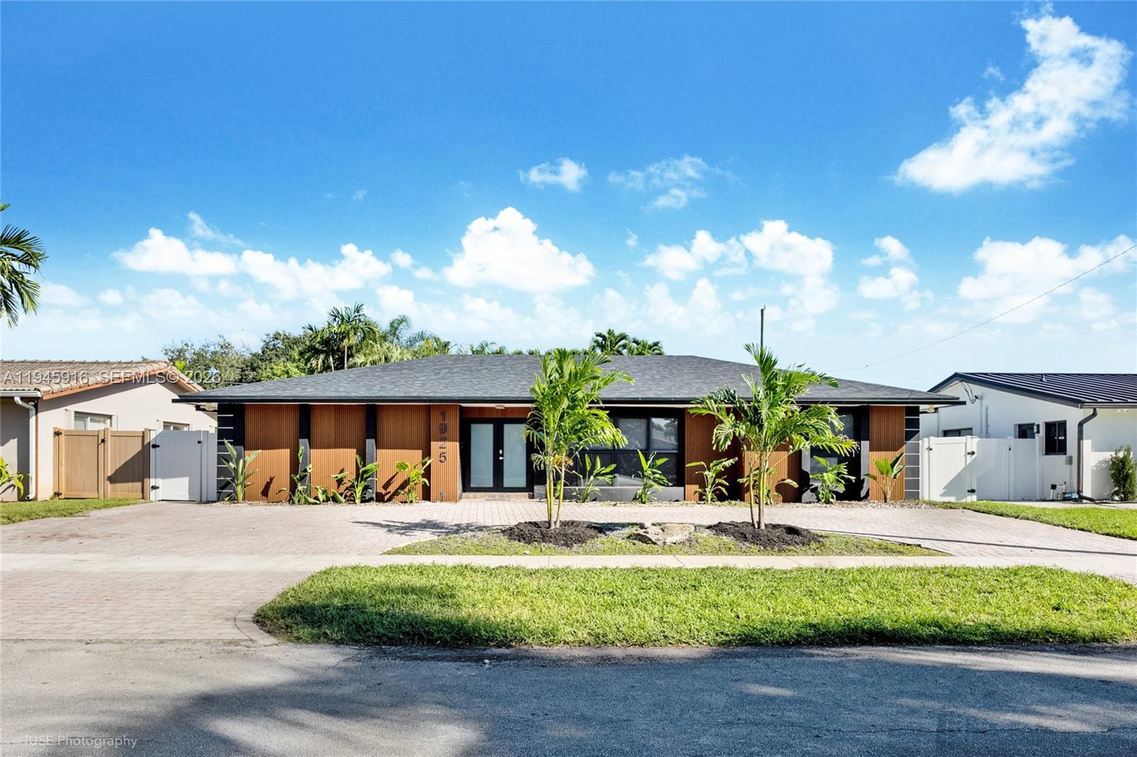 1925 NE 208th Ter, Miami FL 33179 photo 3